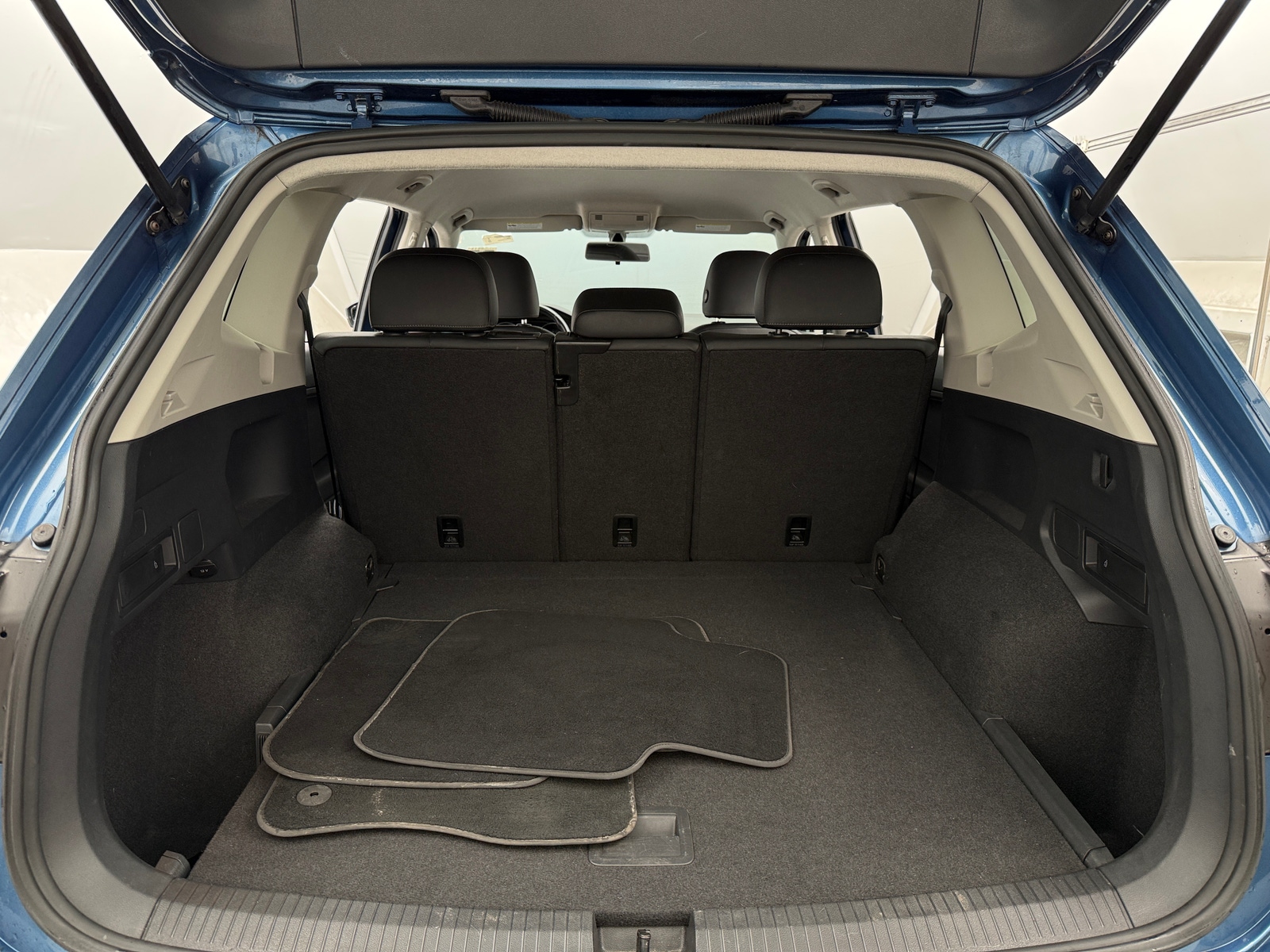 Thumbnail: 2019 Volkswagen Tiguan - 6