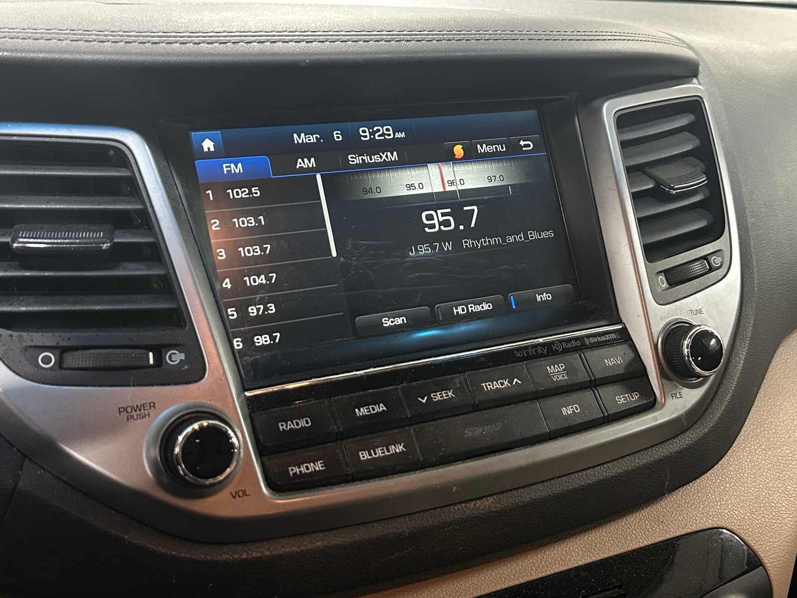 Thumbnail: 2017 Hyundai Tucson - 4