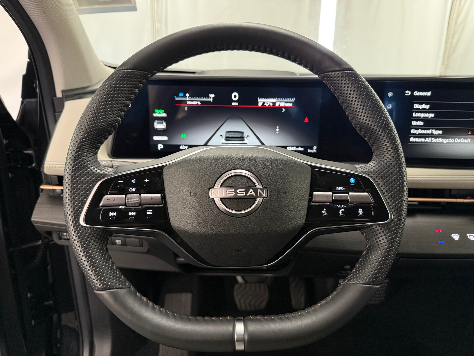 Thumbnail: 2025 Nissan Ariya - 4