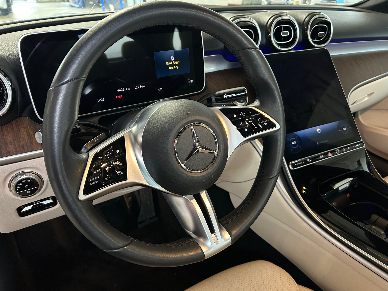 Thumbnail: 2025 Mercedes-Benz C-Class - 4