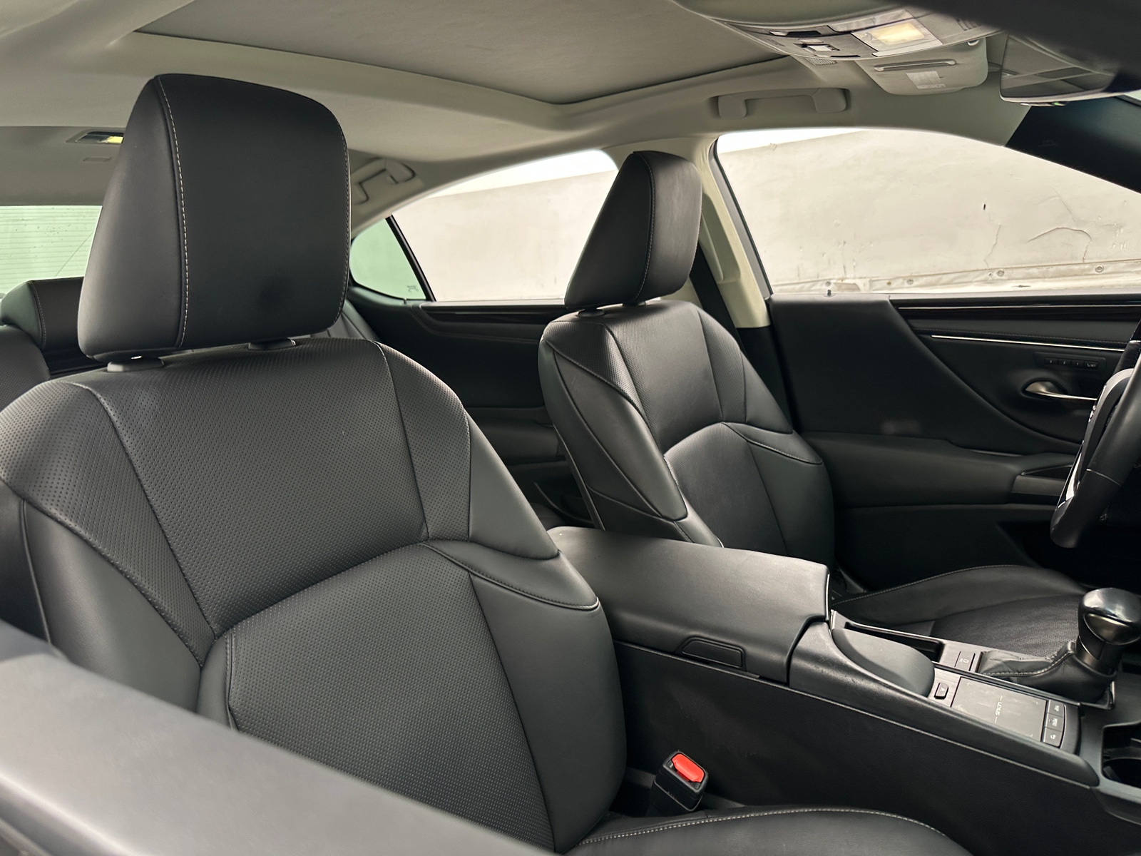 Thumbnail: 2019 Lexus ES - 2