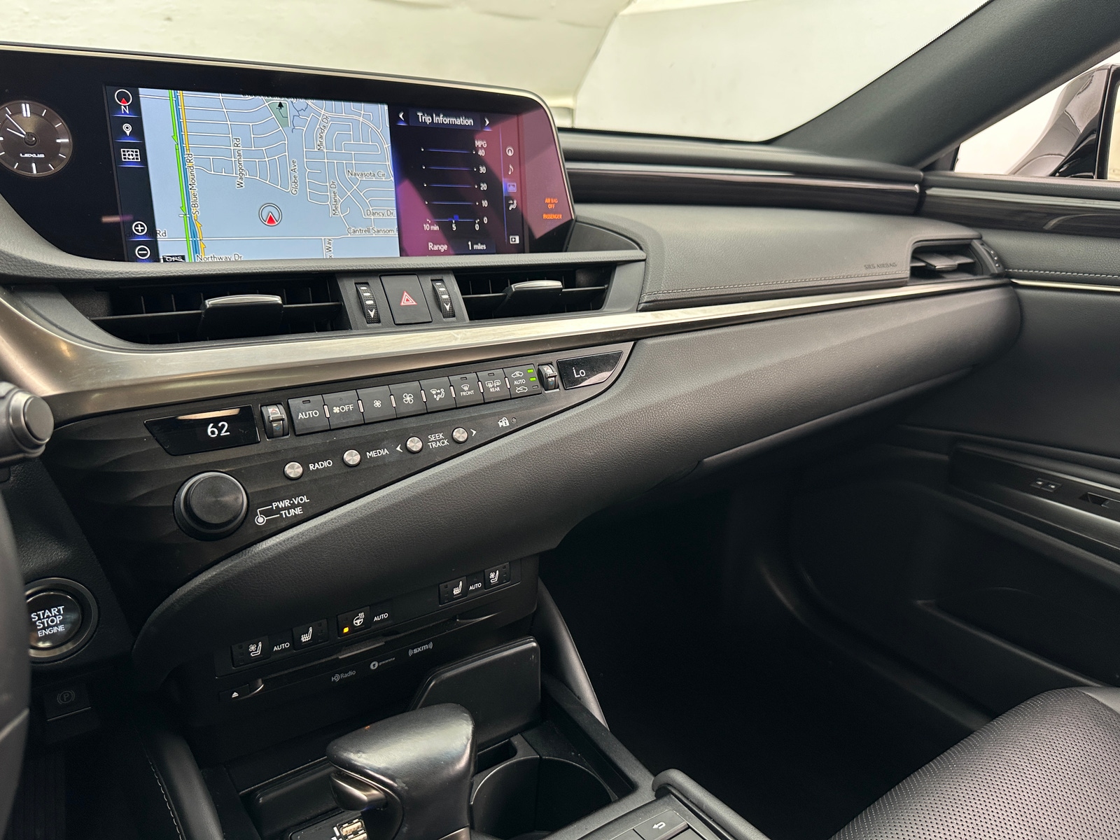 Thumbnail: 2019 Lexus ES - 4