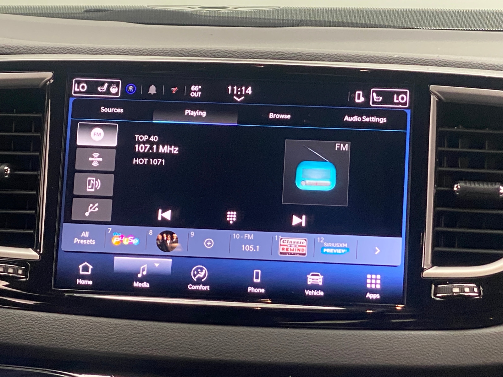 Thumbnail: 2025 Chrysler Pacifica - 3