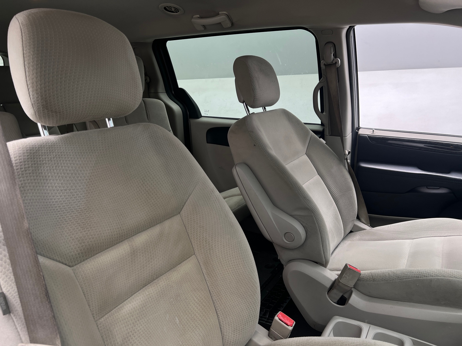 Thumbnail: 2016 Dodge Grand Caravan - 2