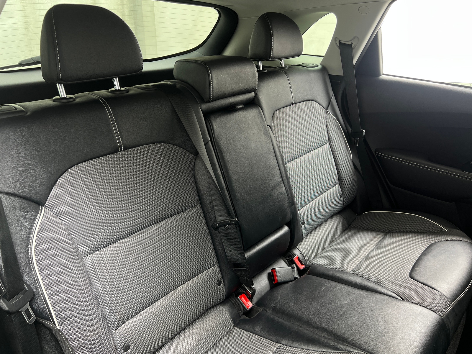 Thumbnail: 2020 Kia Niro - 6