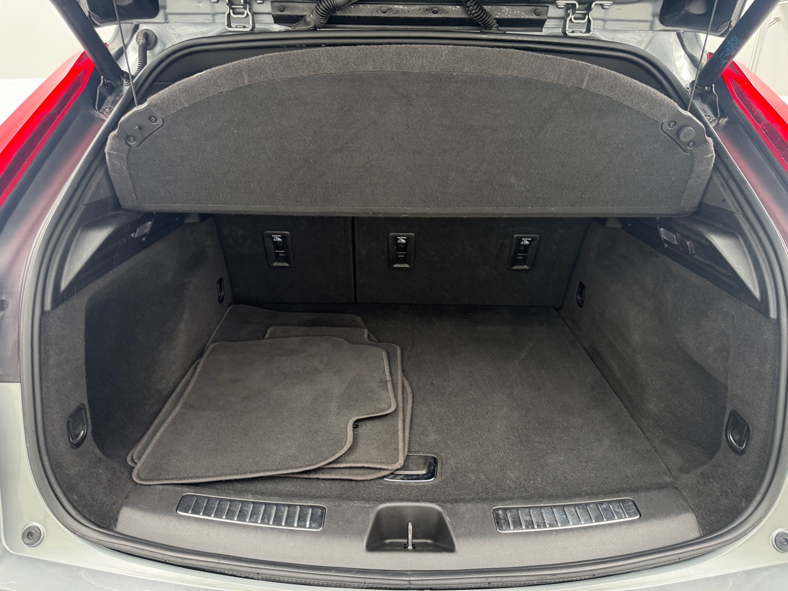 Thumbnail: 2024 Cadillac XT4 - 6