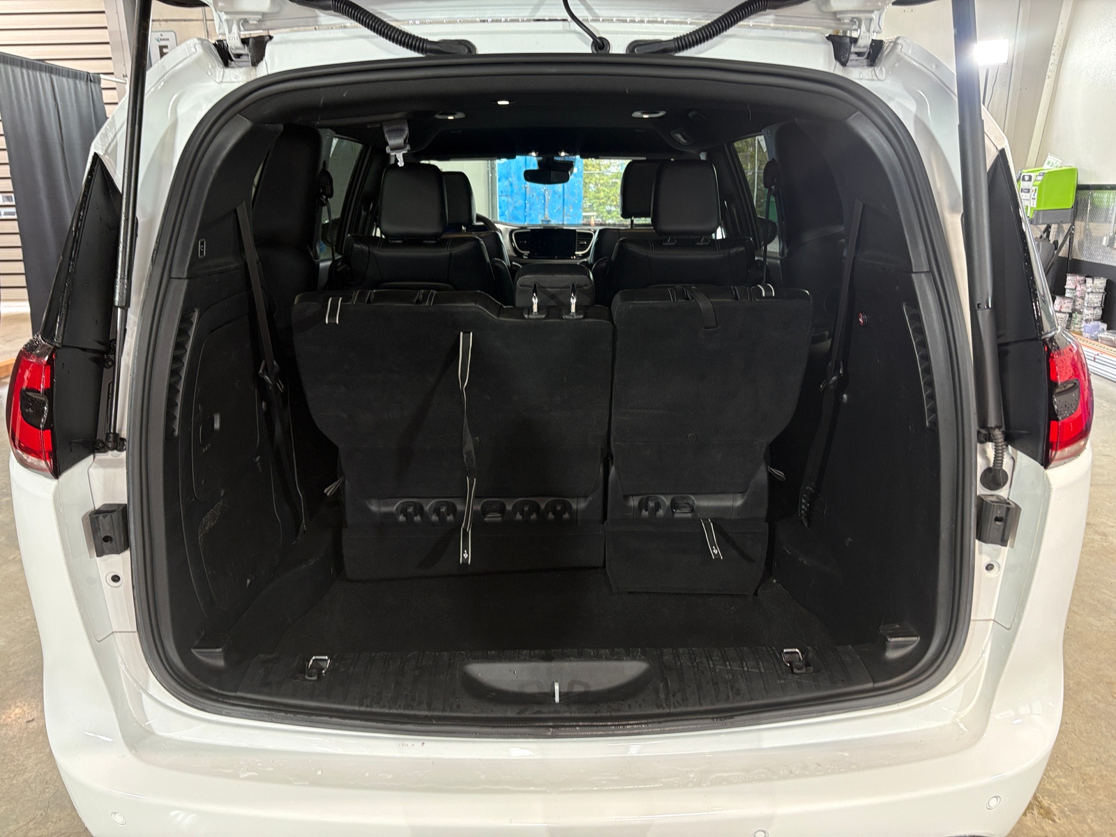 Thumbnail: 2024 Chrysler Pacifica - 6