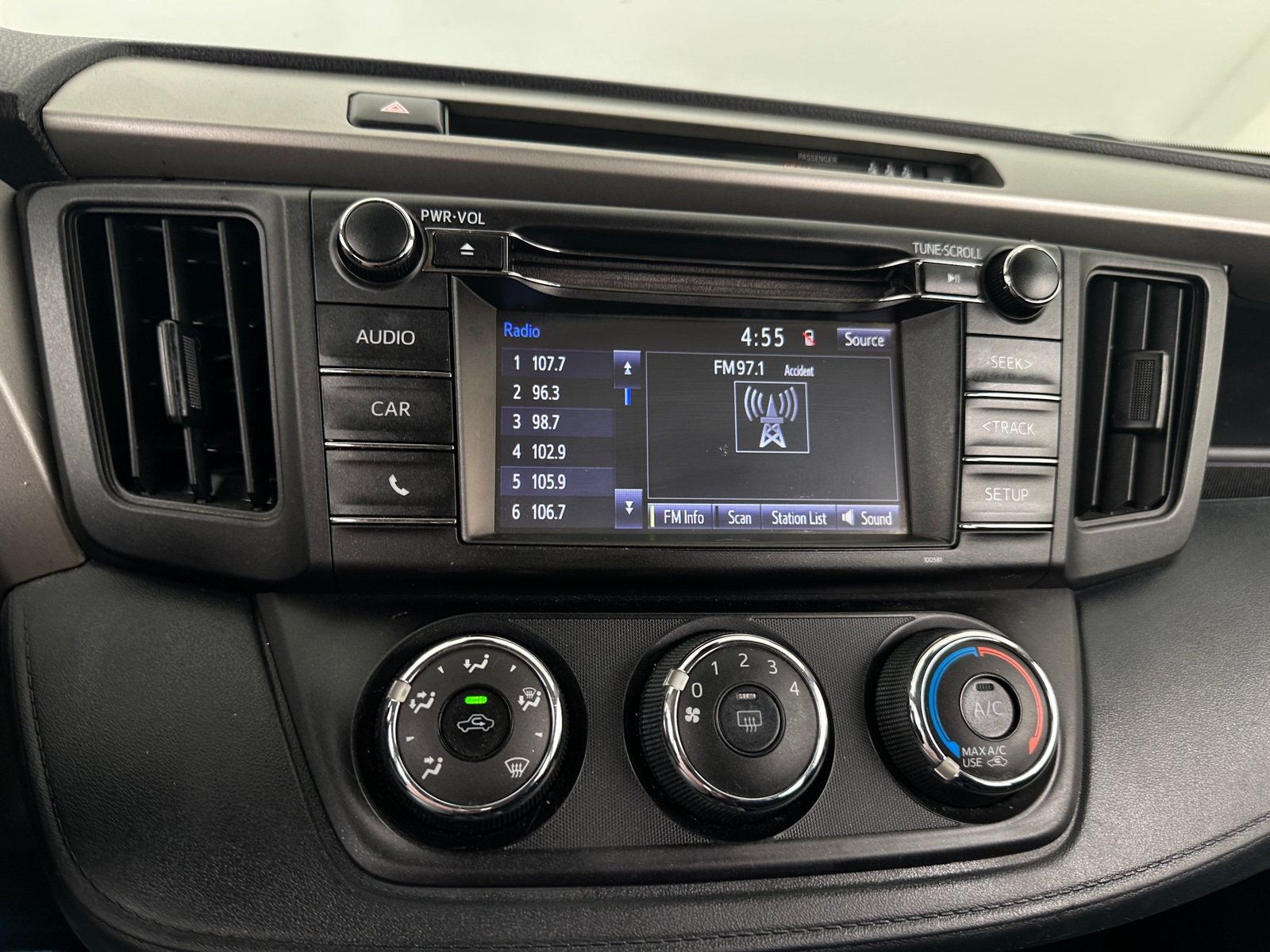 Thumbnail: 2018 Toyota RAV4 - 4