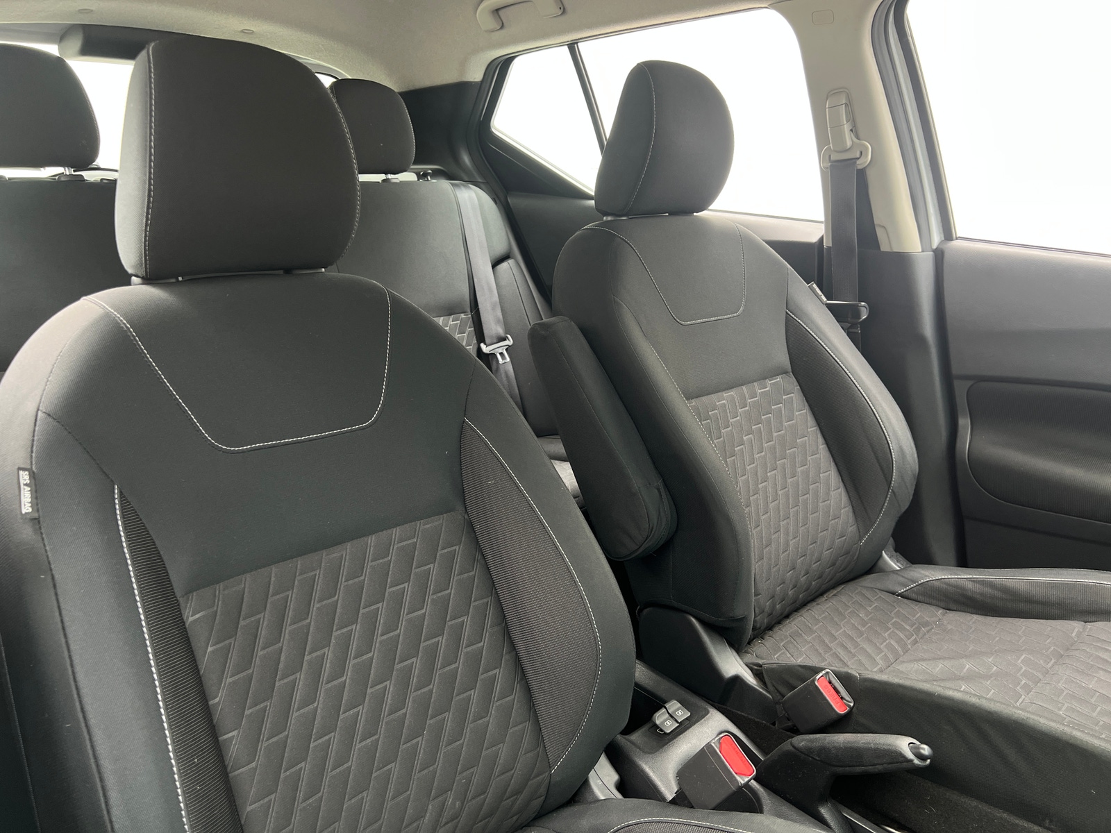 Thumbnail: 2021 Nissan Kicks - 2