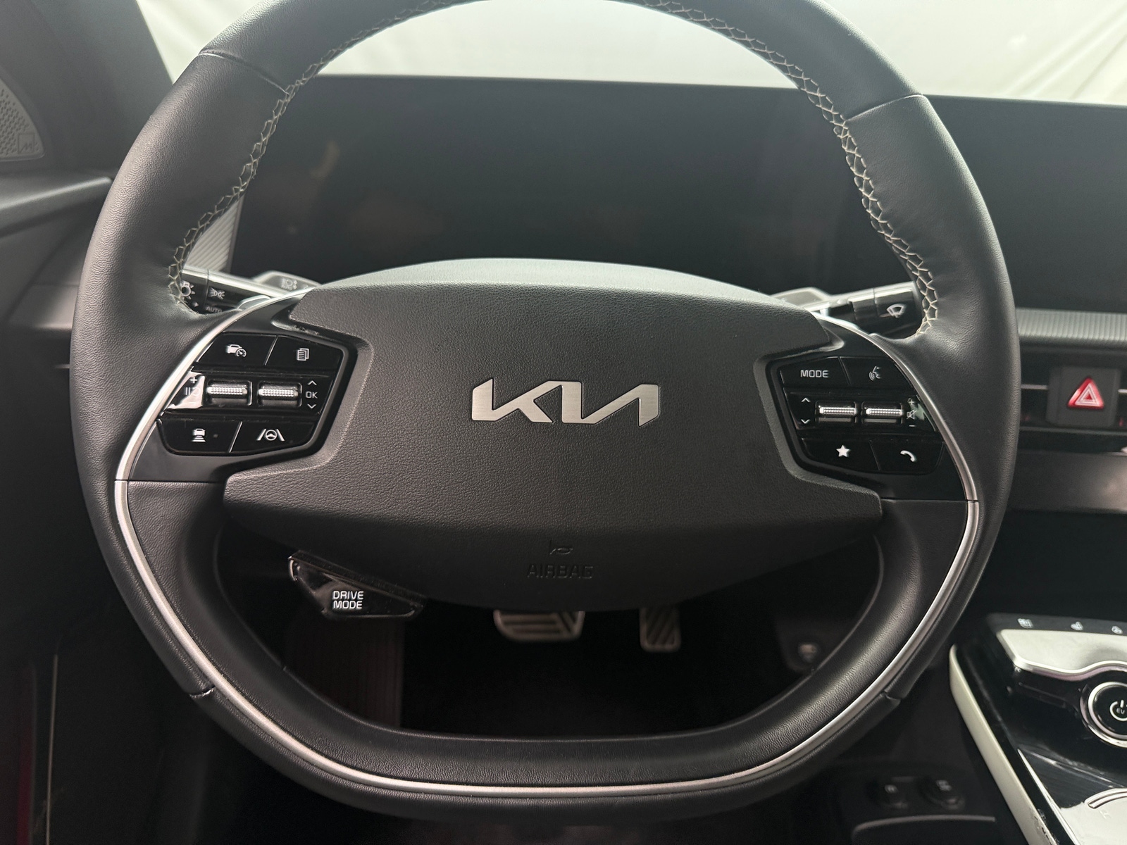 Thumbnail: 2023 Kia EV6 - 4