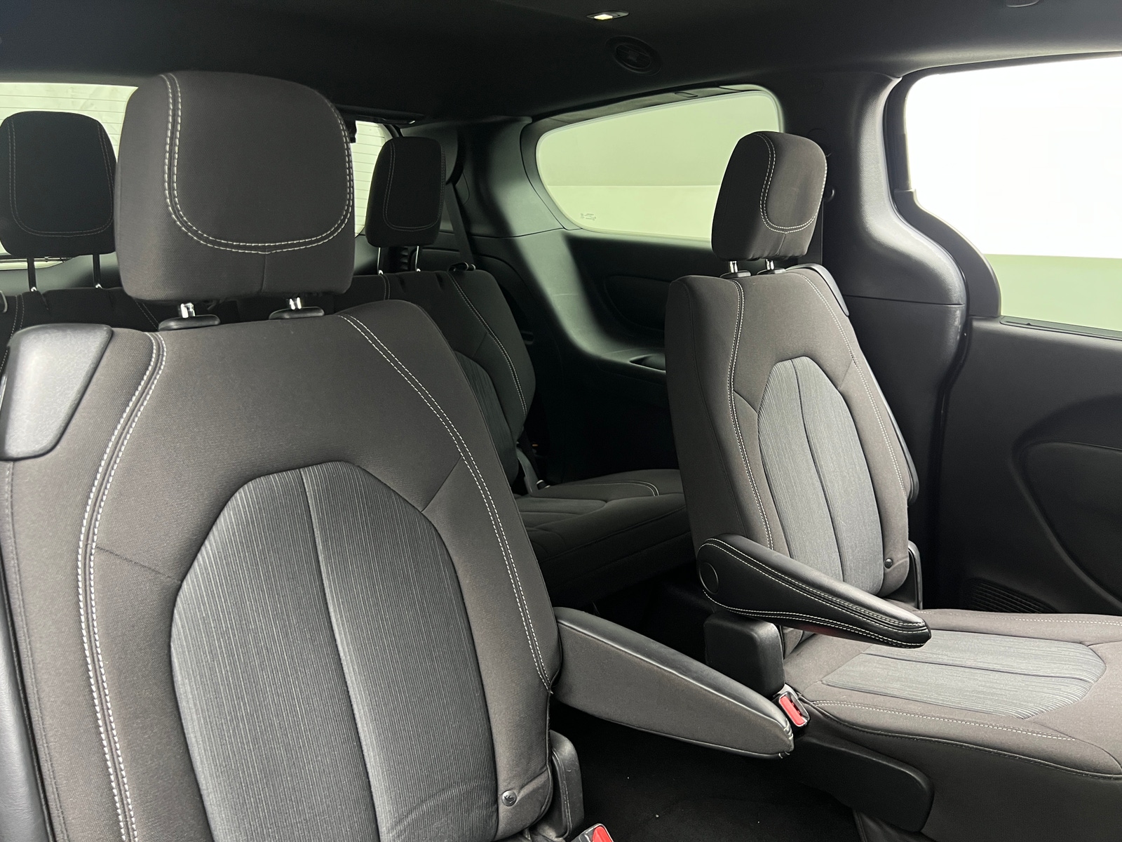 Thumbnail: 2022 Chrysler Pacifica - 6