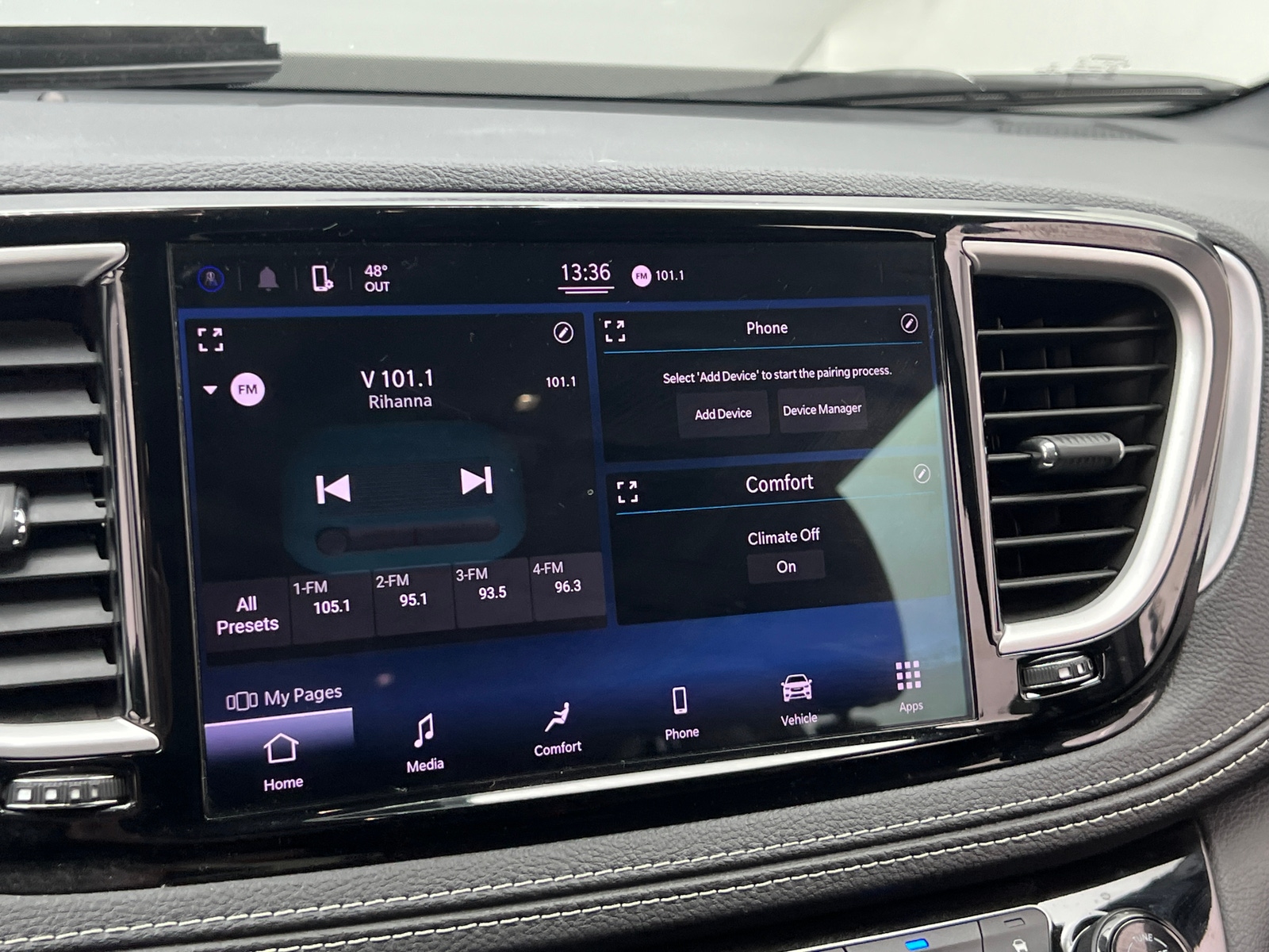 Thumbnail: 2022 Chrysler Pacifica - 4