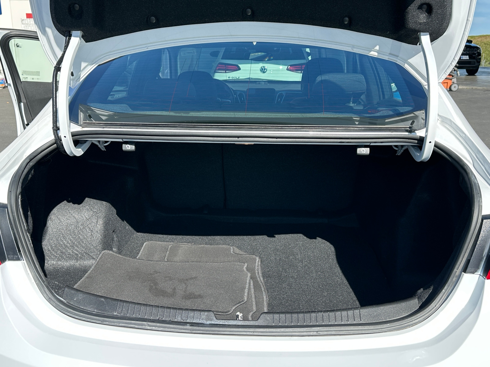 Thumbnail: 2024 Chevrolet Malibu - 7