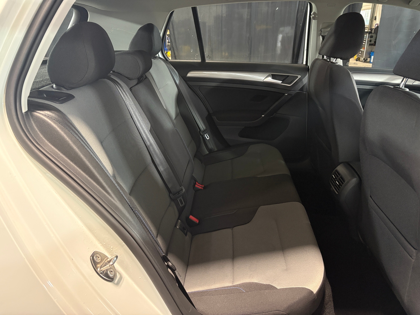 Thumbnail: 2016 Volkswagen e-Golf - 6