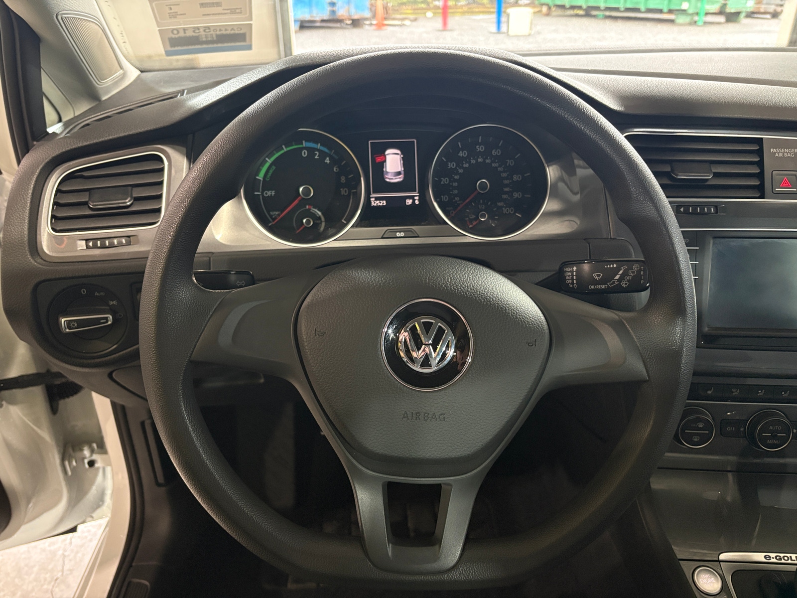 Thumbnail: 2016 Volkswagen e-Golf - 5