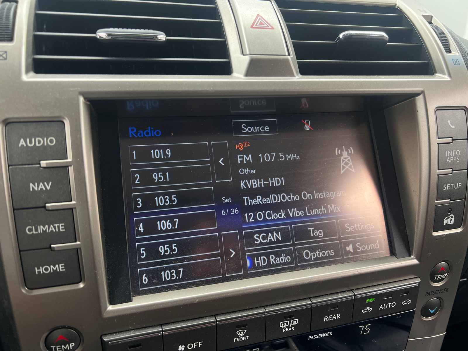 Thumbnail: 2014 Lexus GX - 3