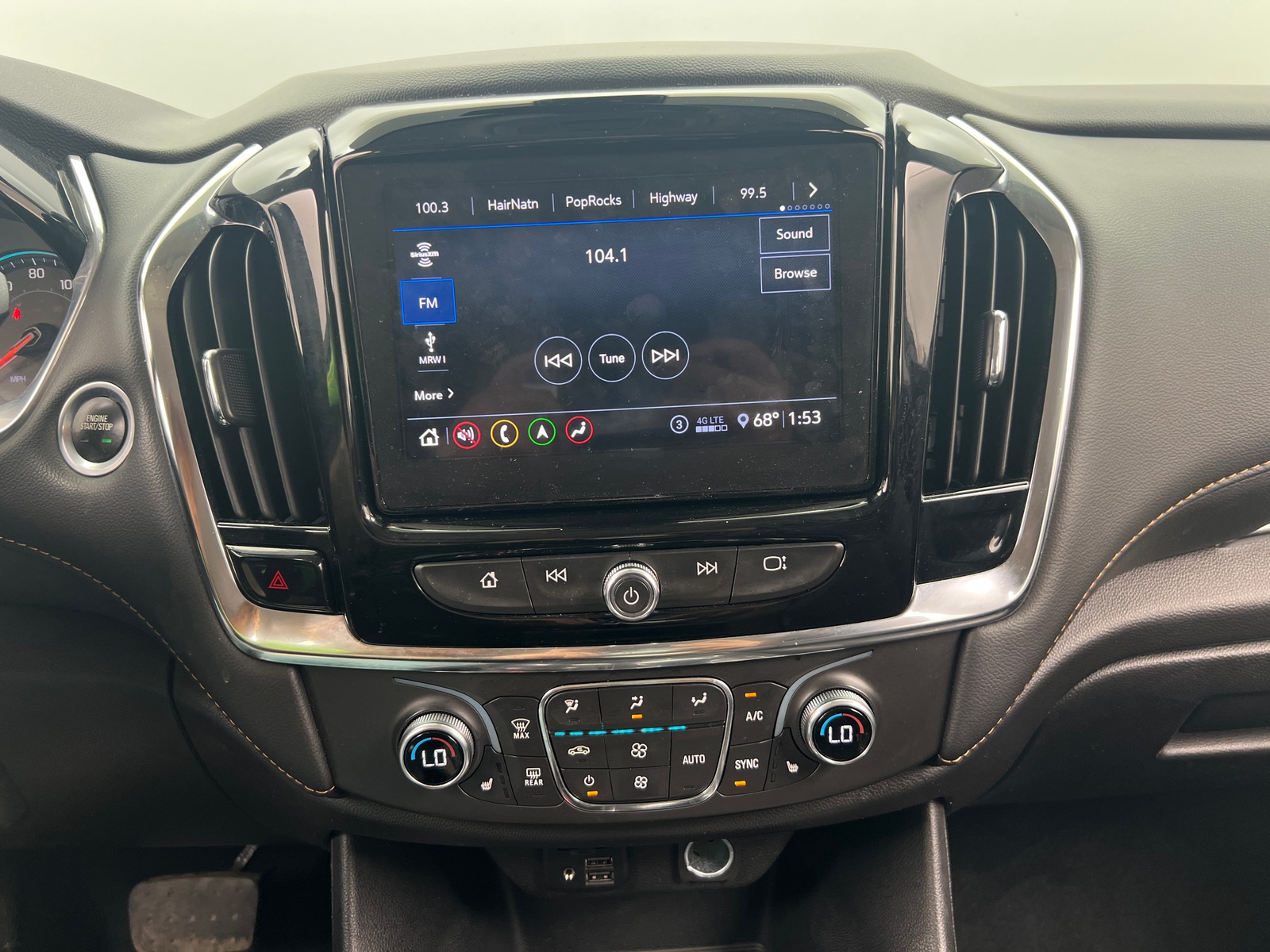 Thumbnail: 2021 Chevrolet Traverse - 3