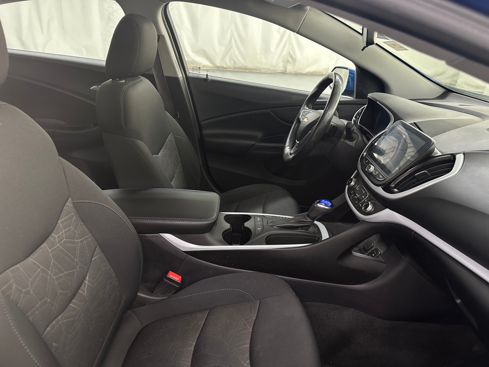 Thumbnail: 2017 Chevrolet Volt - 2