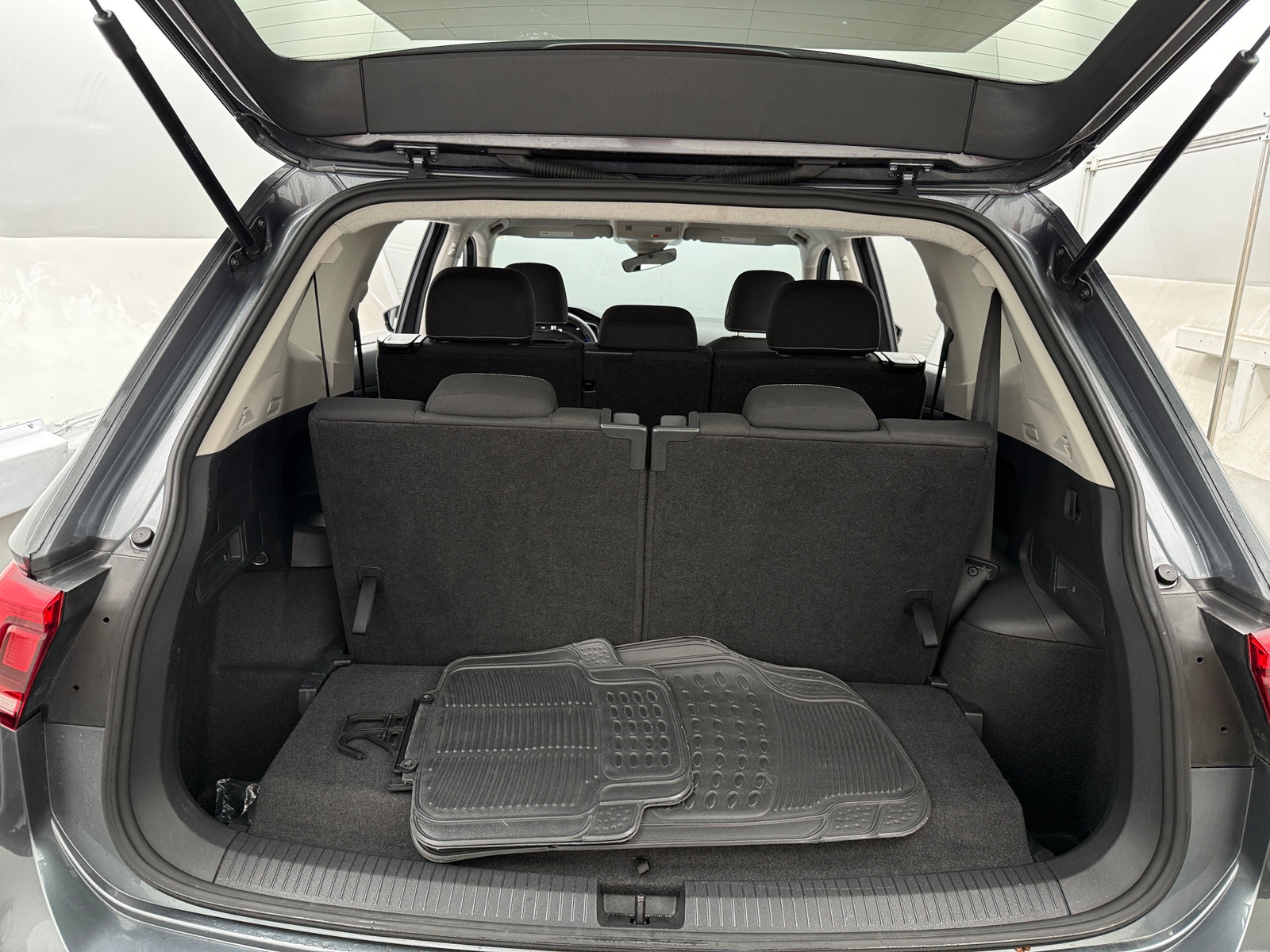 Thumbnail: 2024 Volkswagen Tiguan - 7