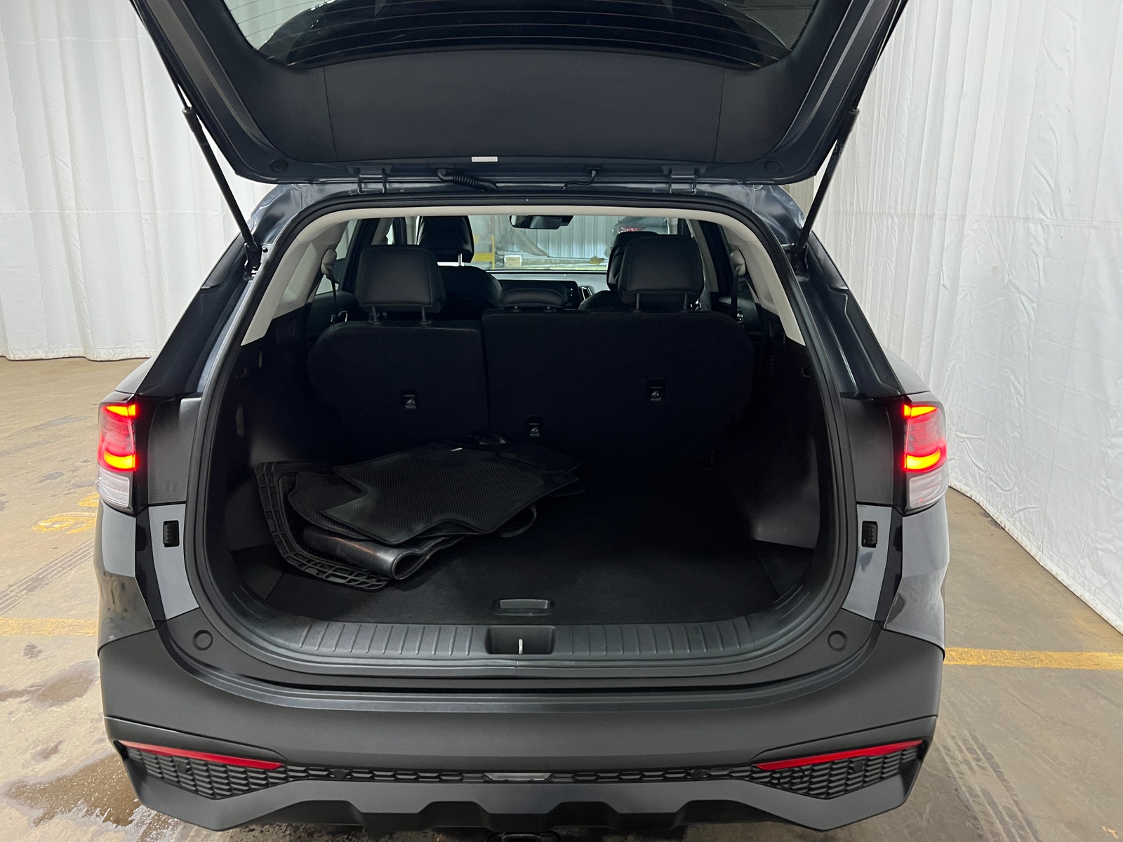 Thumbnail: 2023 Kia Sportage - 6