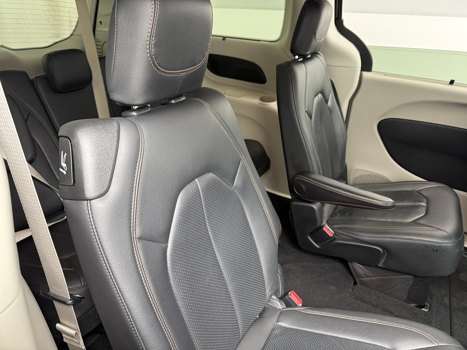 Thumbnail: 2018 Chrysler Pacifica - 5