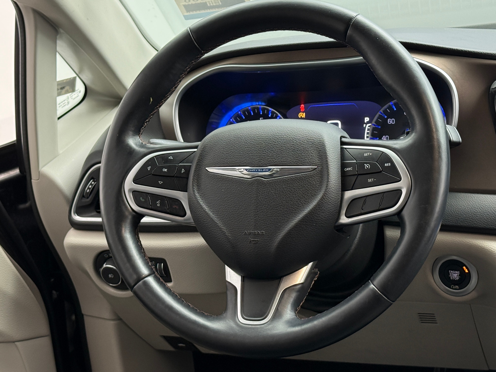 Thumbnail: 2018 Chrysler Pacifica - 4