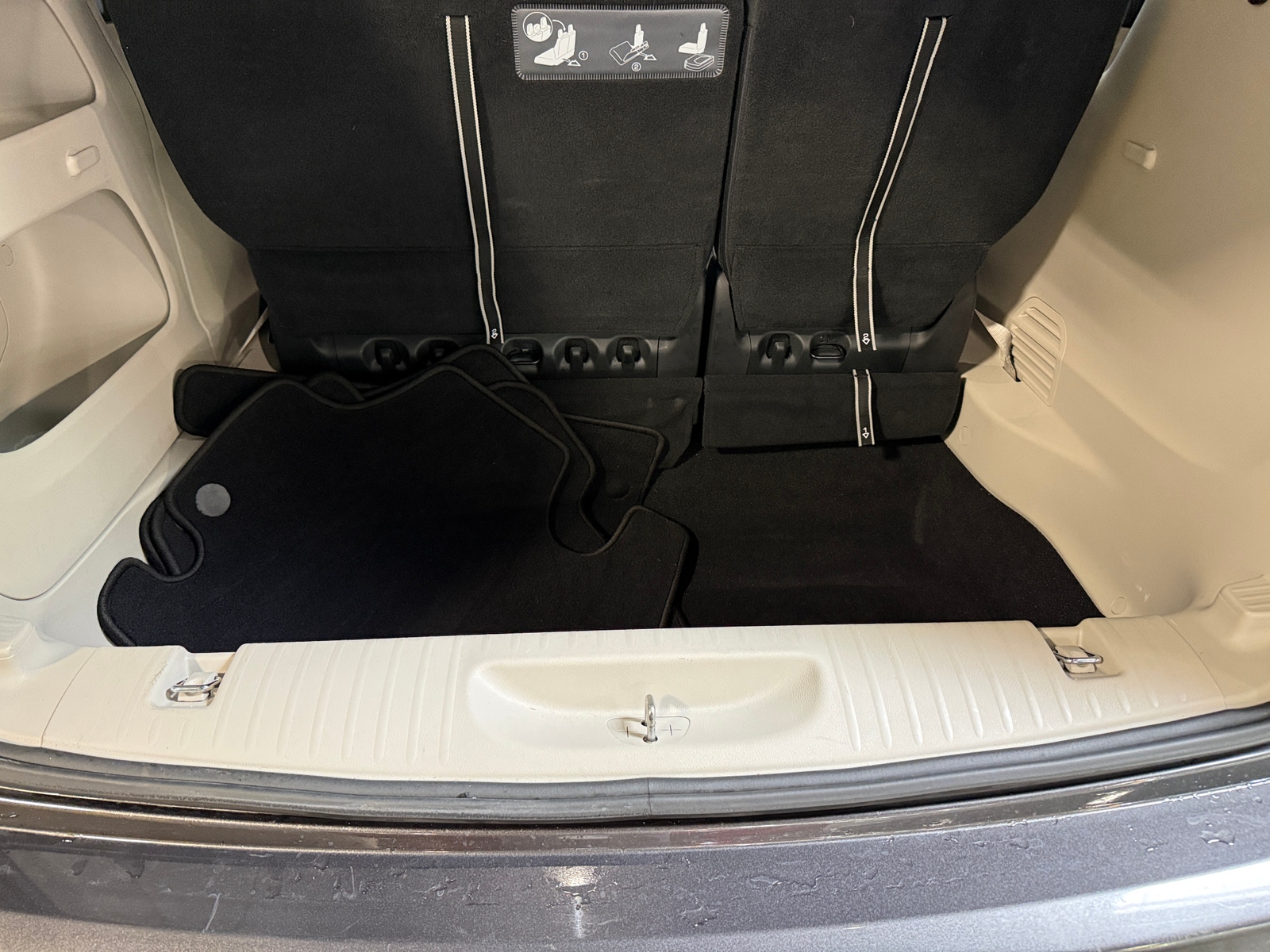 Thumbnail: 2018 Chrysler Pacifica - 6