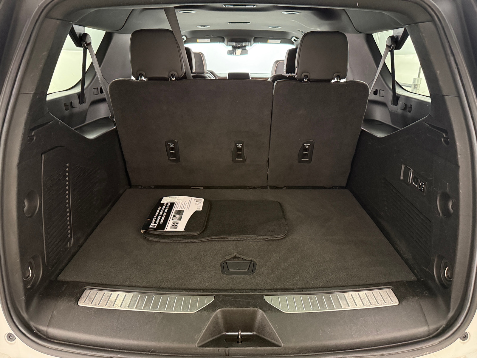 Thumbnail: 2023 Chevrolet Suburban - 6