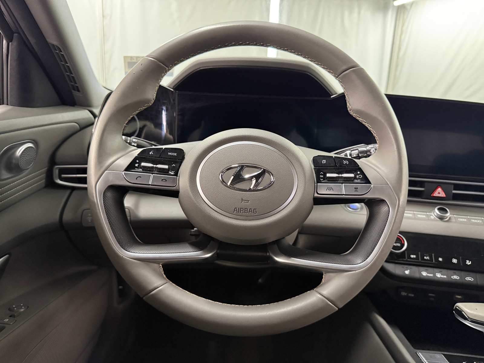 Thumbnail: 2023 Hyundai Elantra - 5