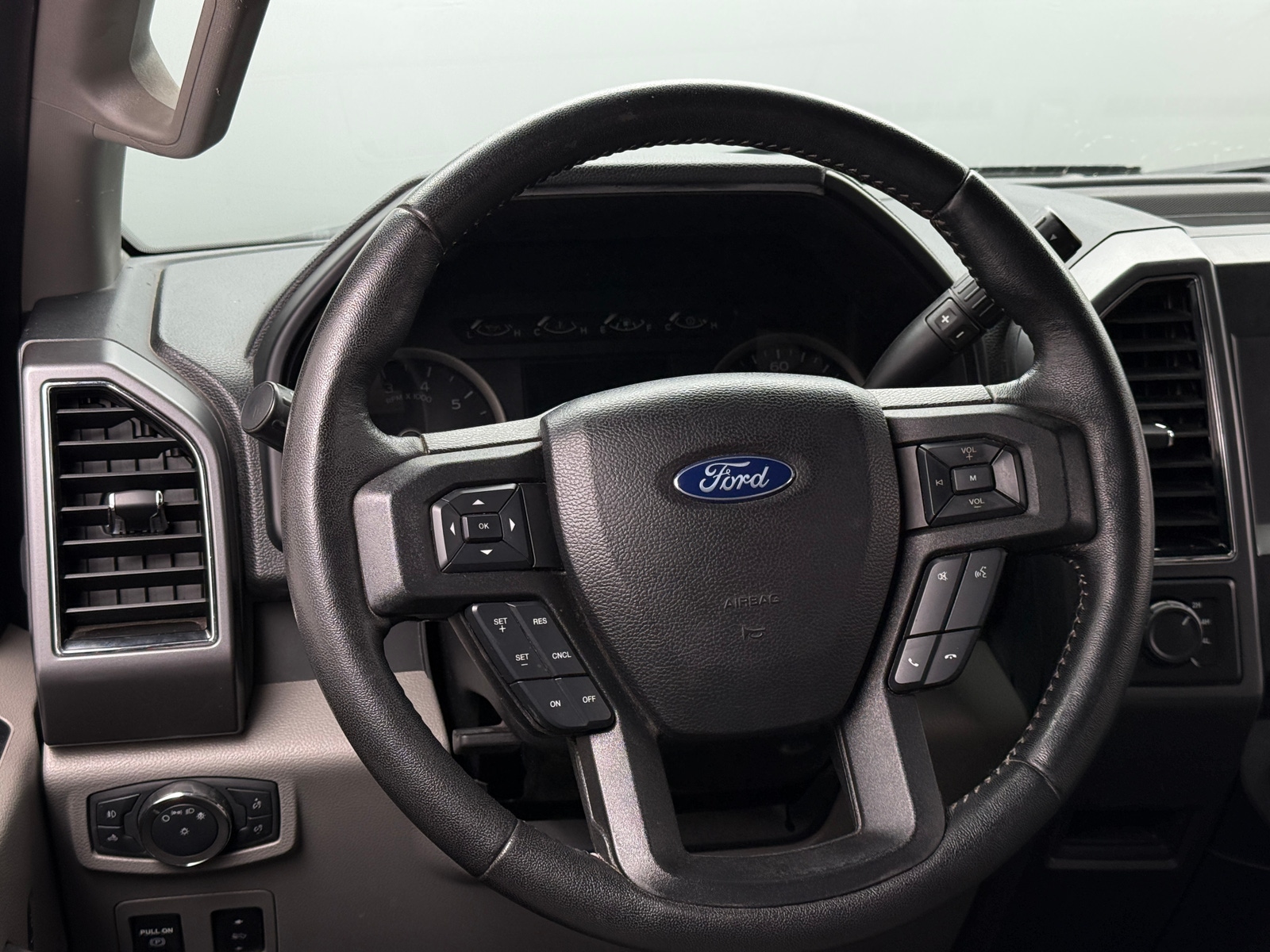 Thumbnail: 2019 Ford Econoline - 5