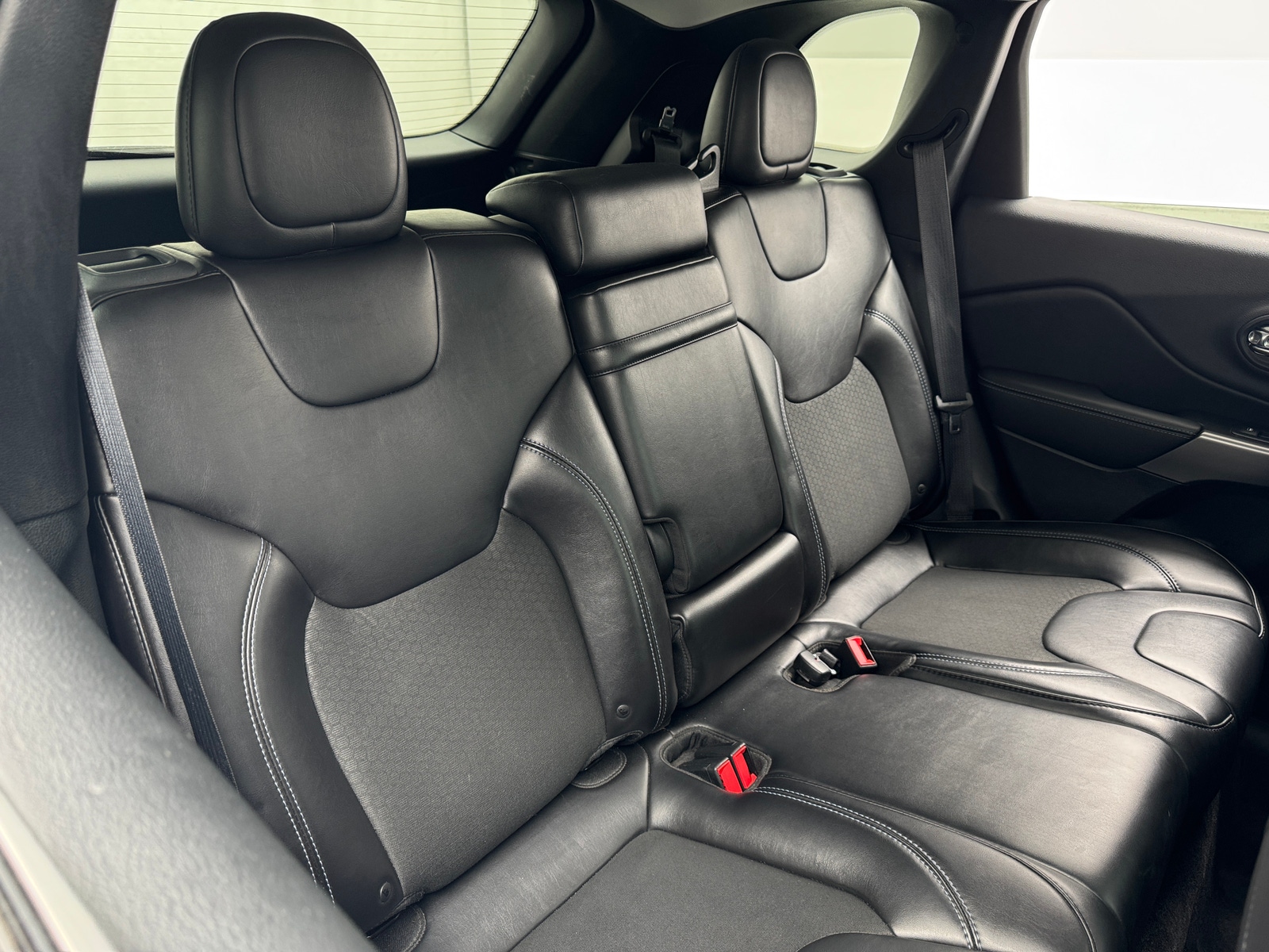 Thumbnail: 2019 Jeep Cherokee - 6