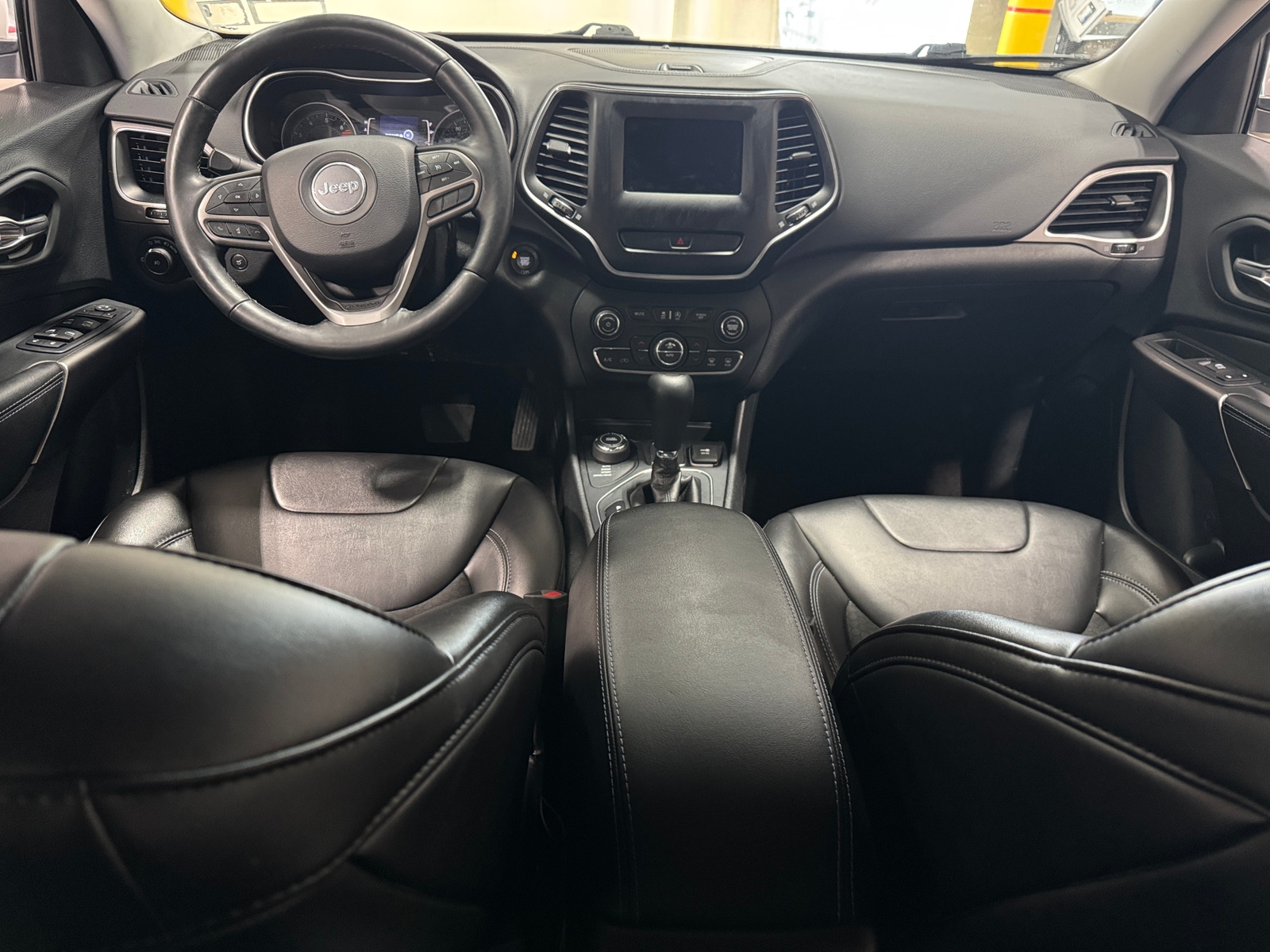 Thumbnail: 2019 Jeep Cherokee - 3