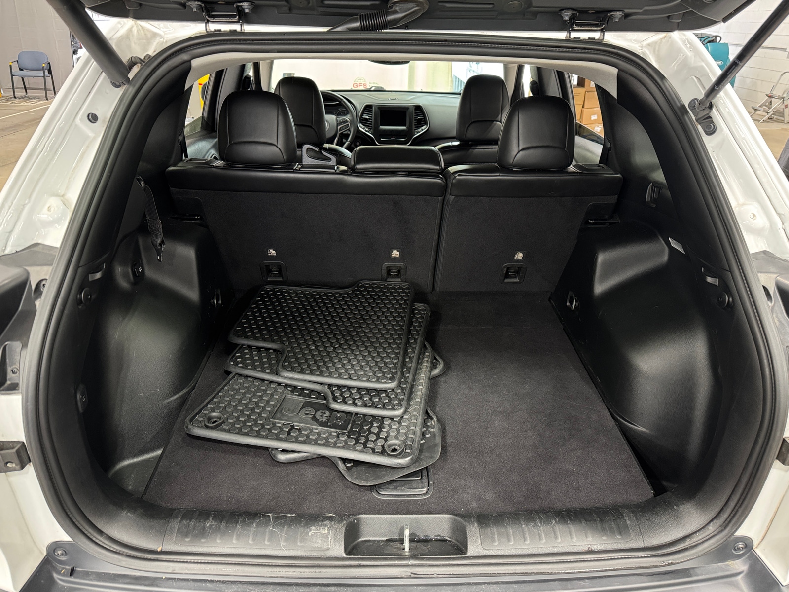 Thumbnail: 2019 Jeep Cherokee - 7