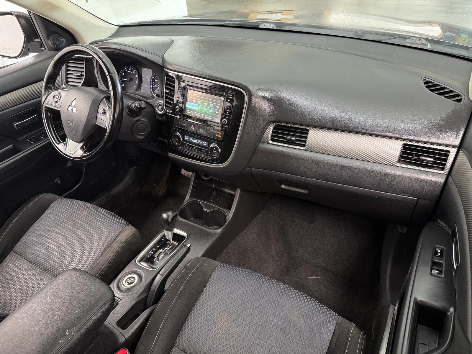 Thumbnail: 2016 Mitsubishi Outlander - 3