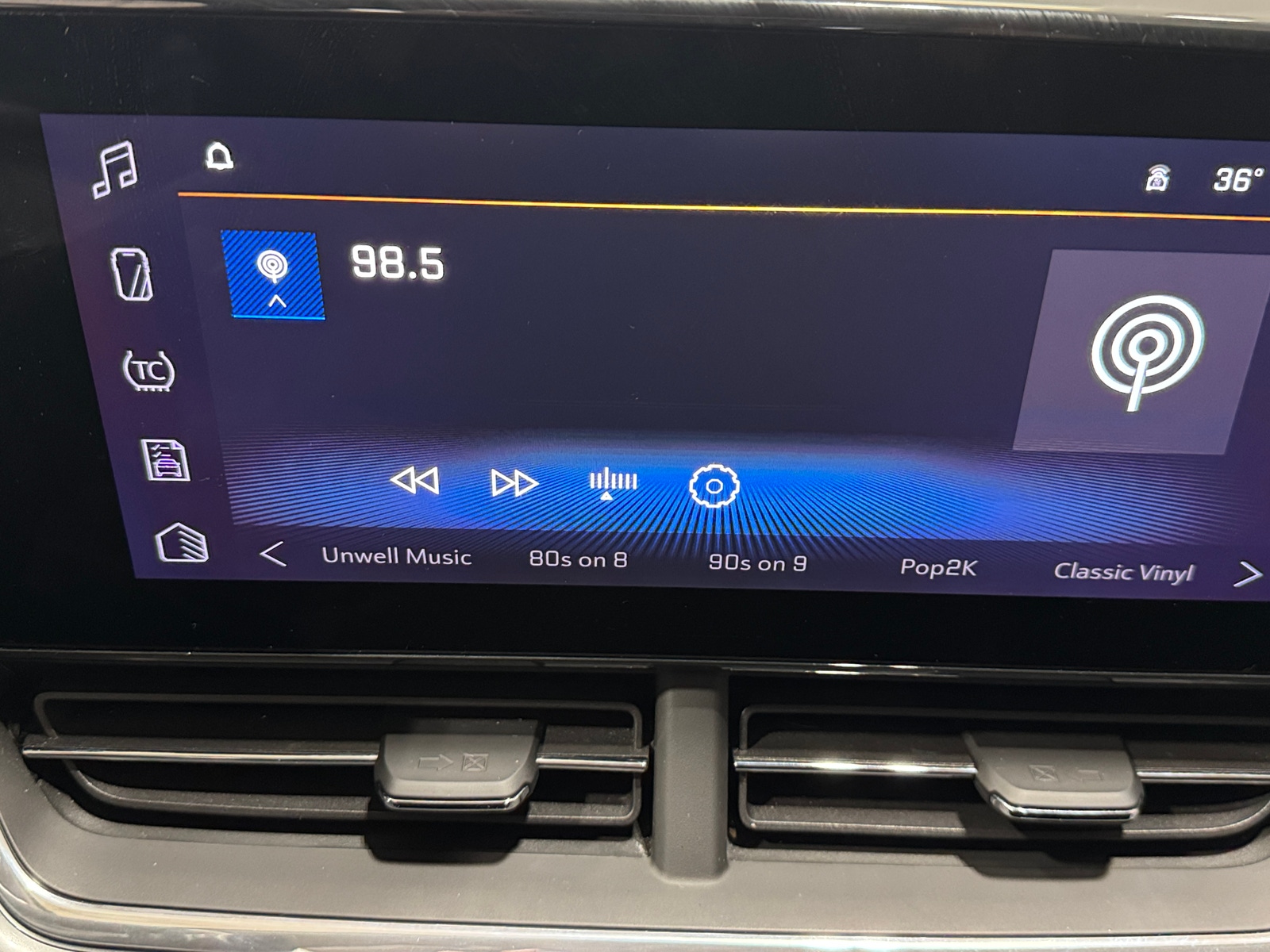 Thumbnail: 2025 Chevrolet Trax - 4