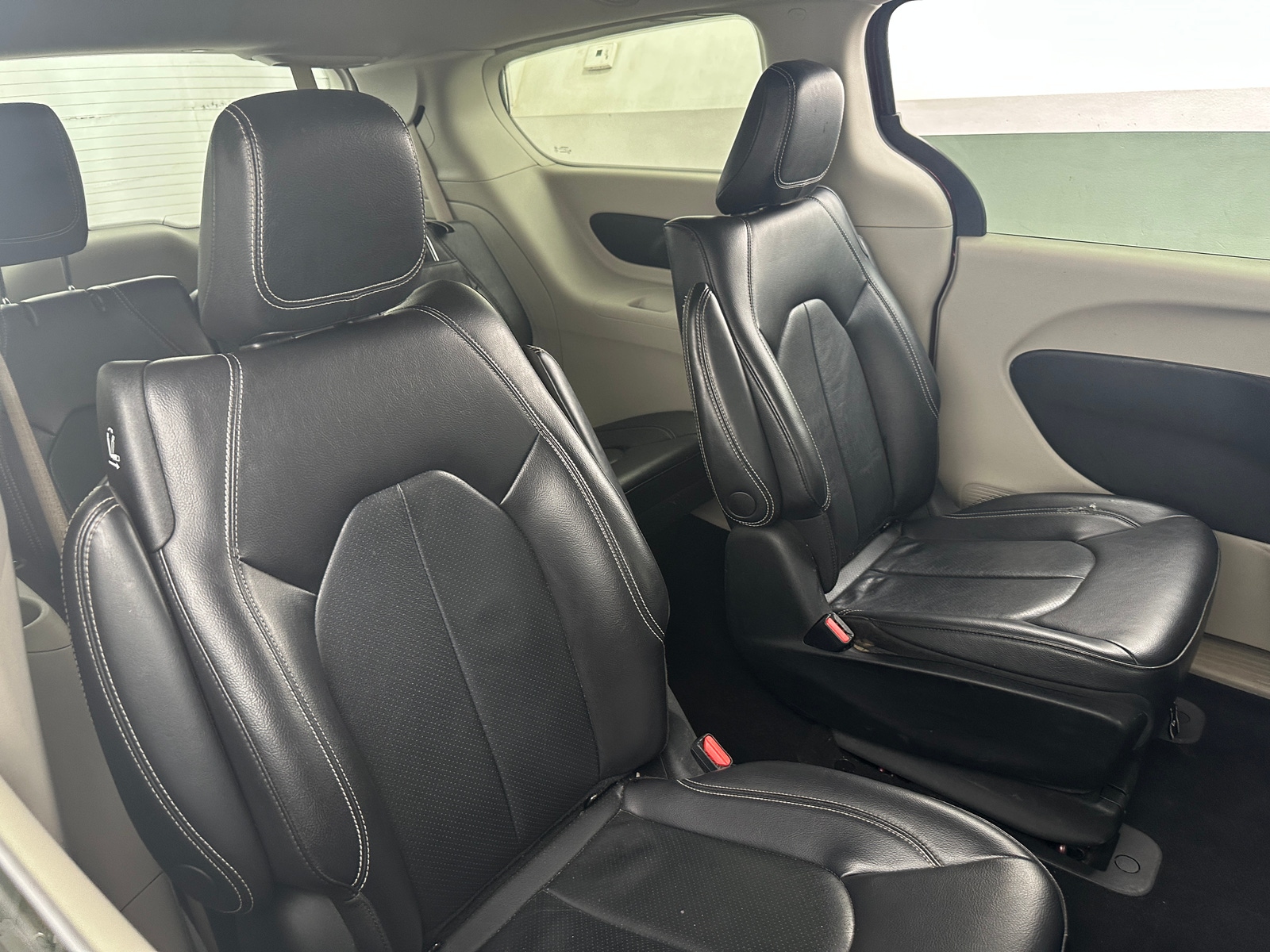 Thumbnail: 2022 Chrysler Pacifica - 5