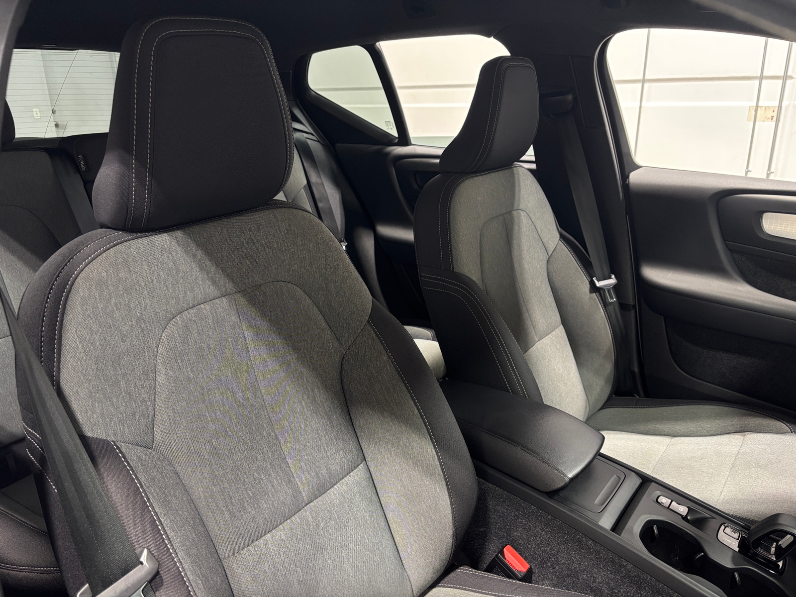 Thumbnail: 2023 Volvo XC40 - 2