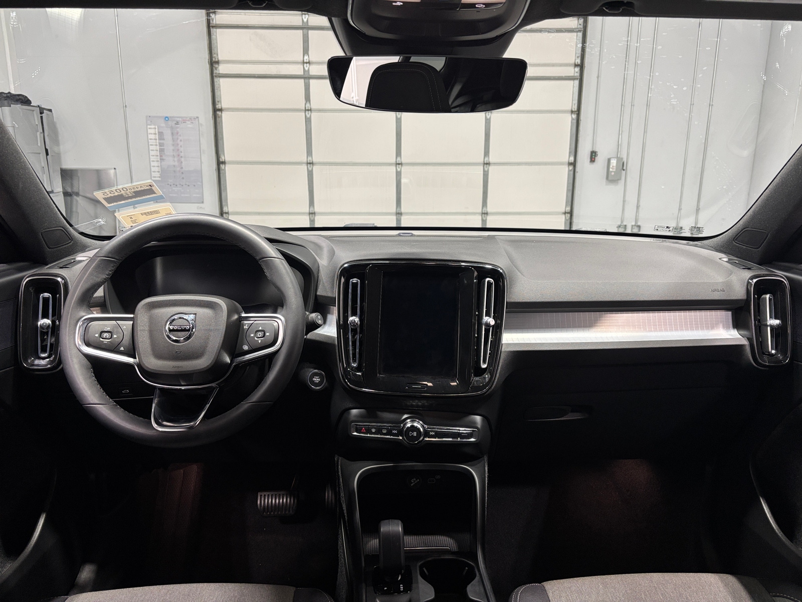 Thumbnail: 2023 Volvo XC40 - 3