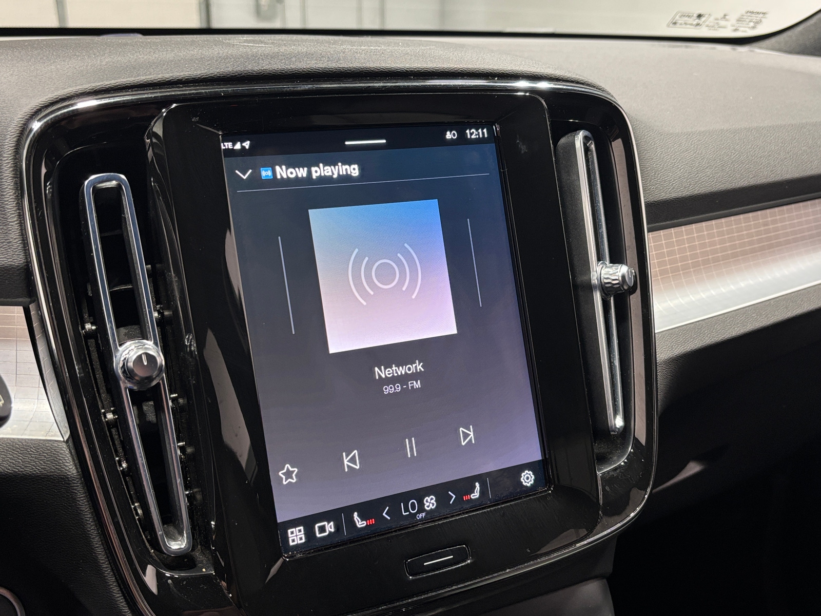 Thumbnail: 2023 Volvo XC40 - 4