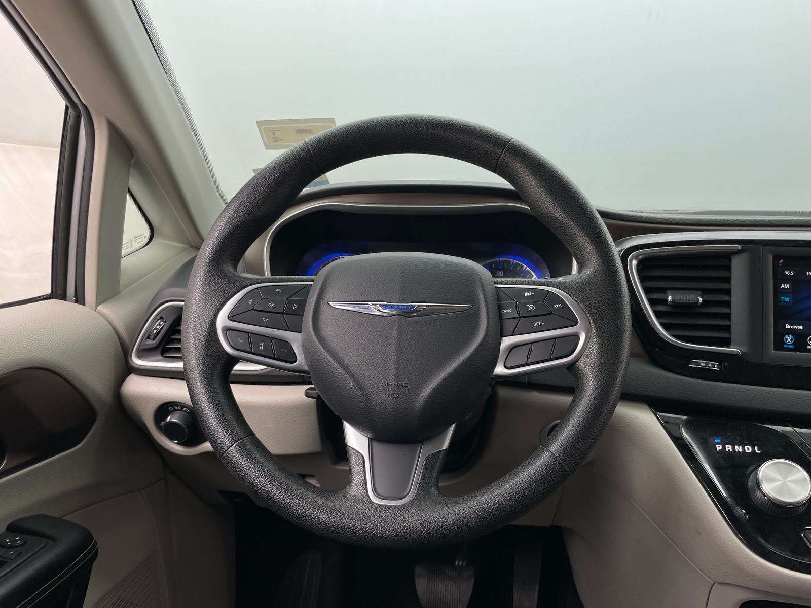 Thumbnail: 2020 Chrysler Voyager - 5