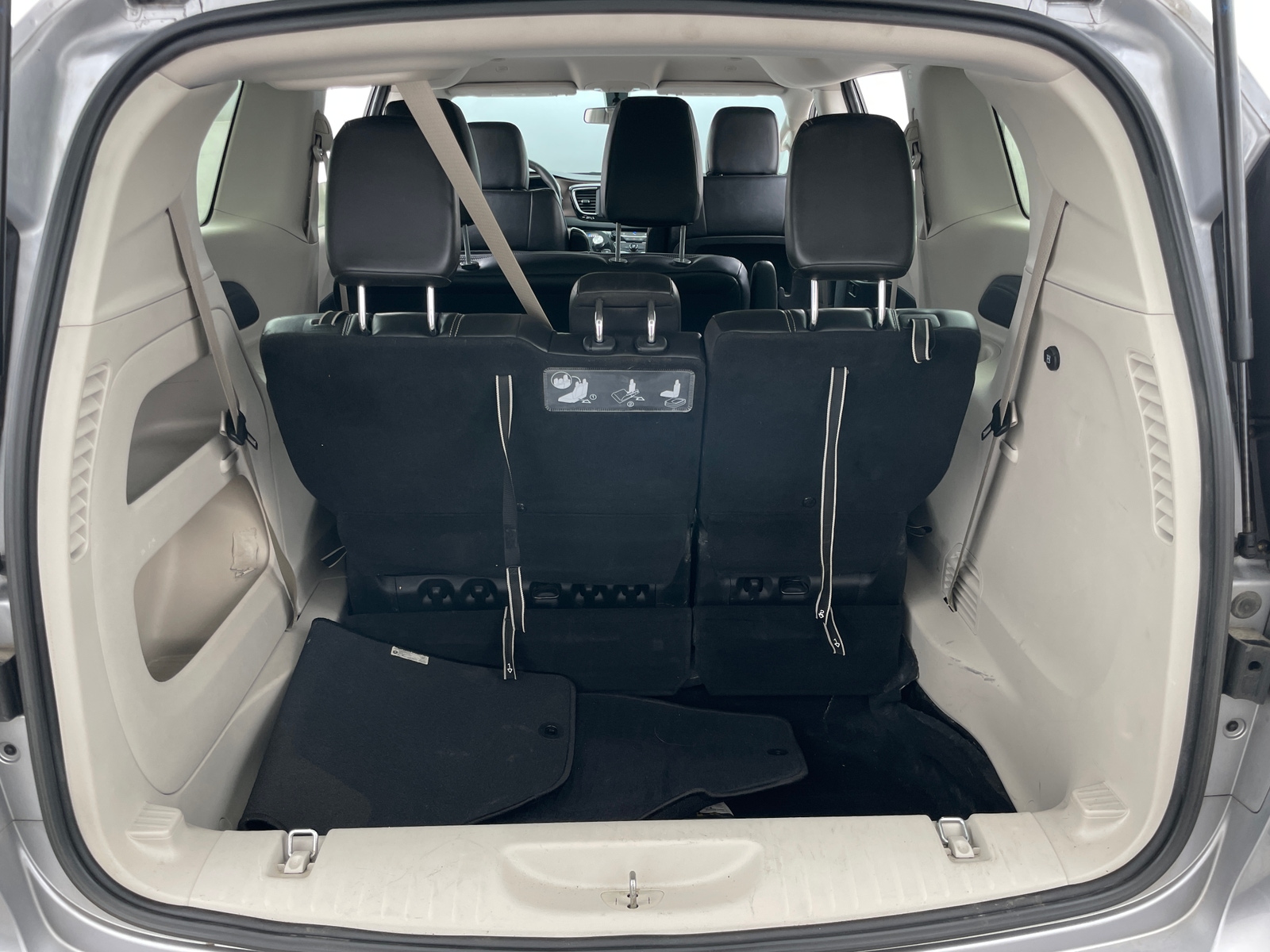 Thumbnail: 2020 Chrysler Voyager - 7