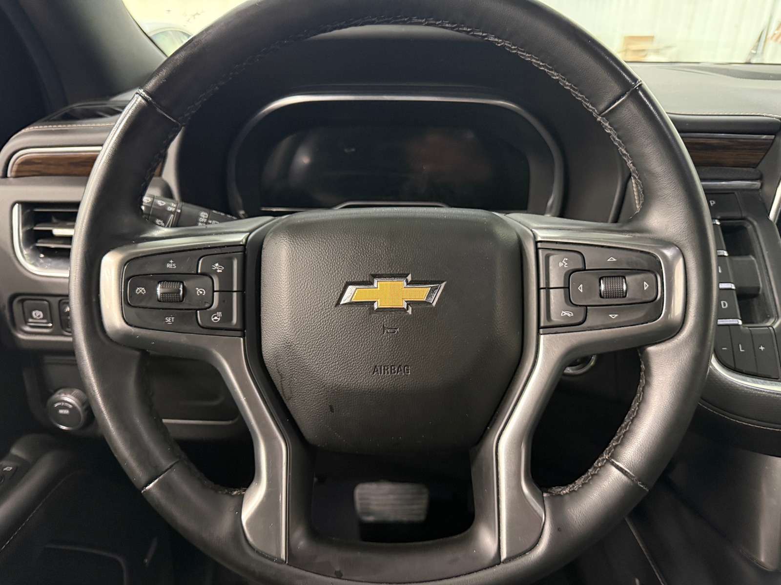 Thumbnail: 2023 Chevrolet Suburban - 4