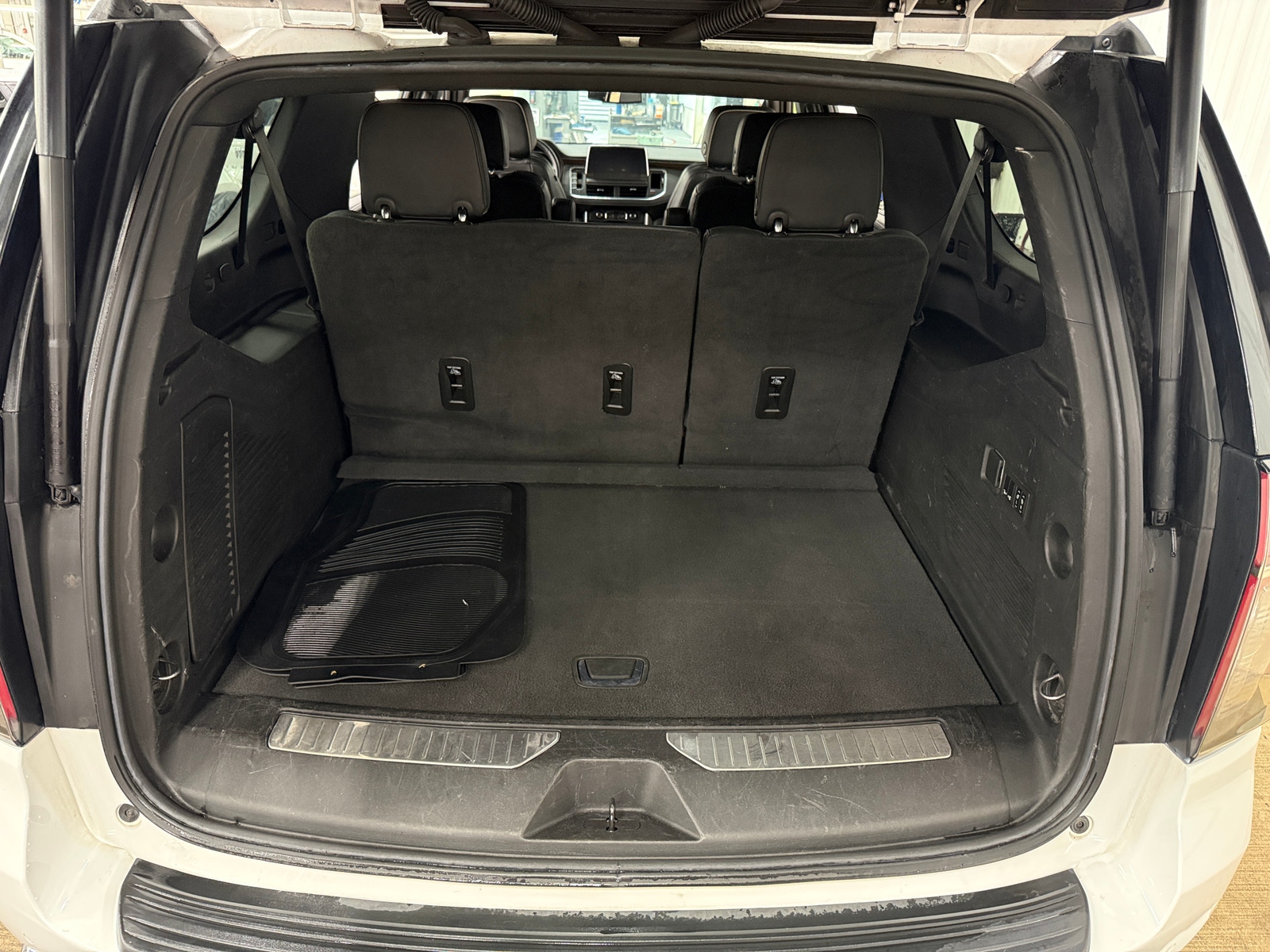 Thumbnail: 2023 Chevrolet Suburban - 6