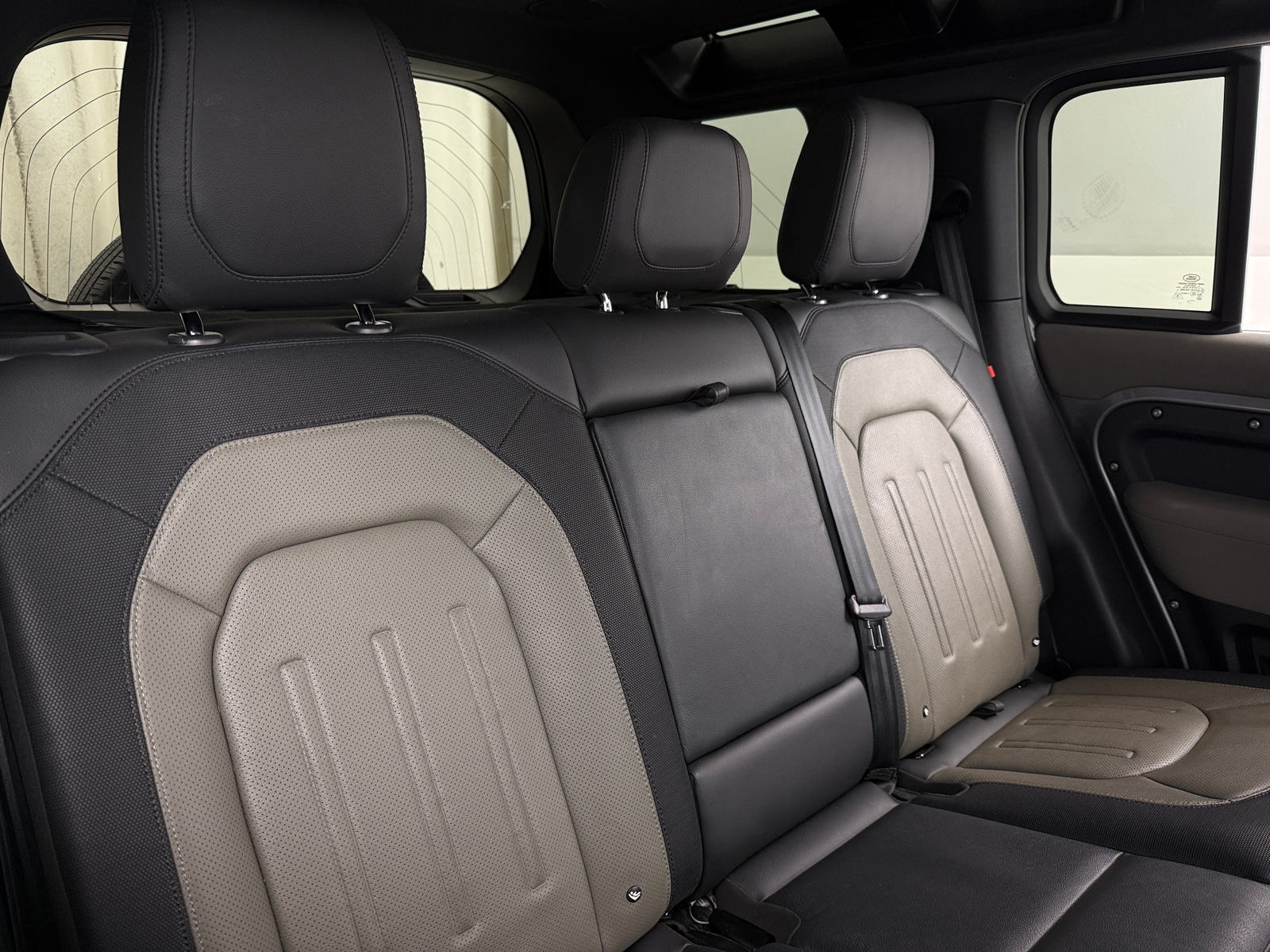 Thumbnail: 2022 Land Rover Defender - 5