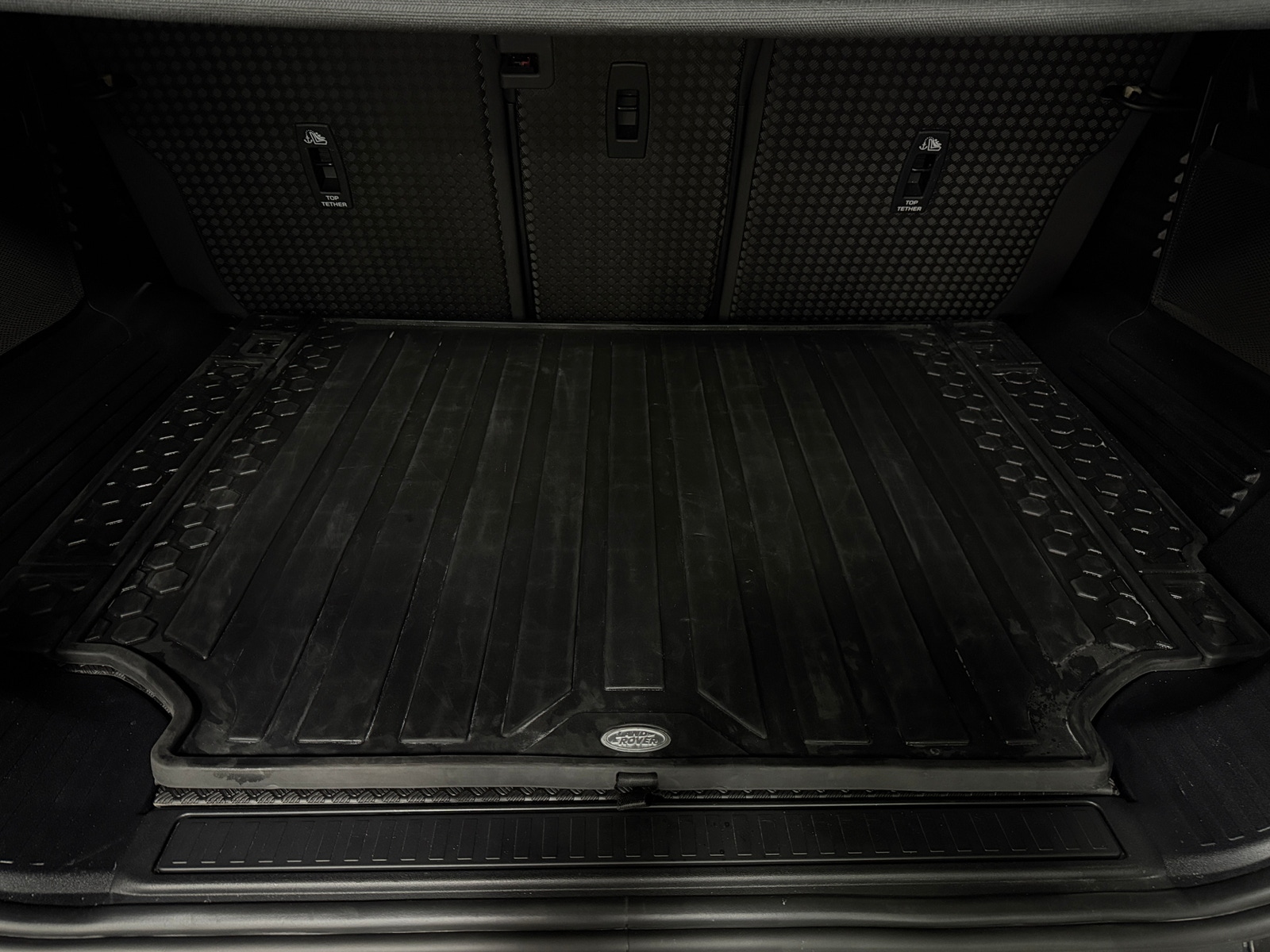 Thumbnail: 2022 Land Rover Defender - 6