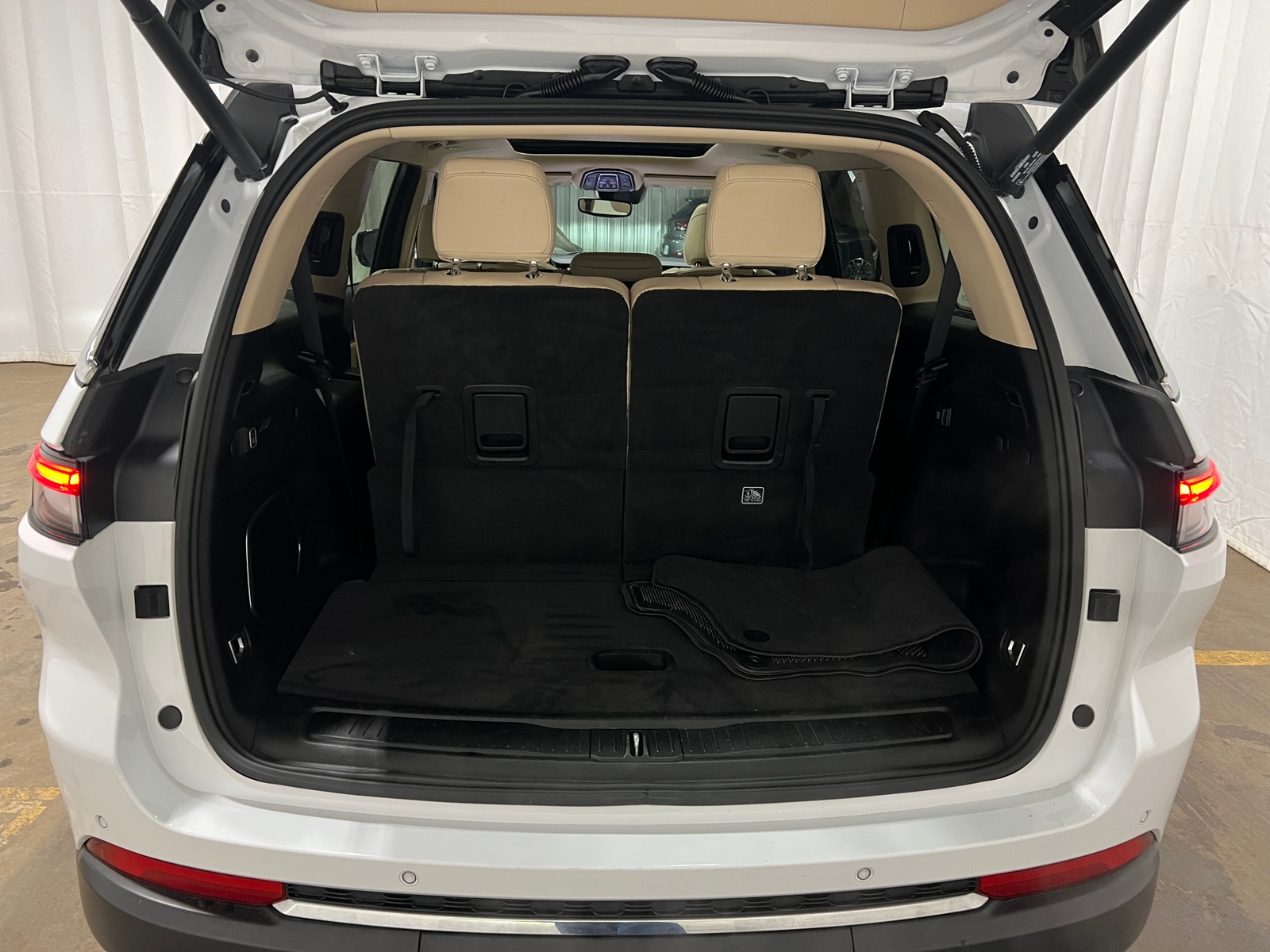 Thumbnail: 2022 Jeep Grand Cherokee L - 6