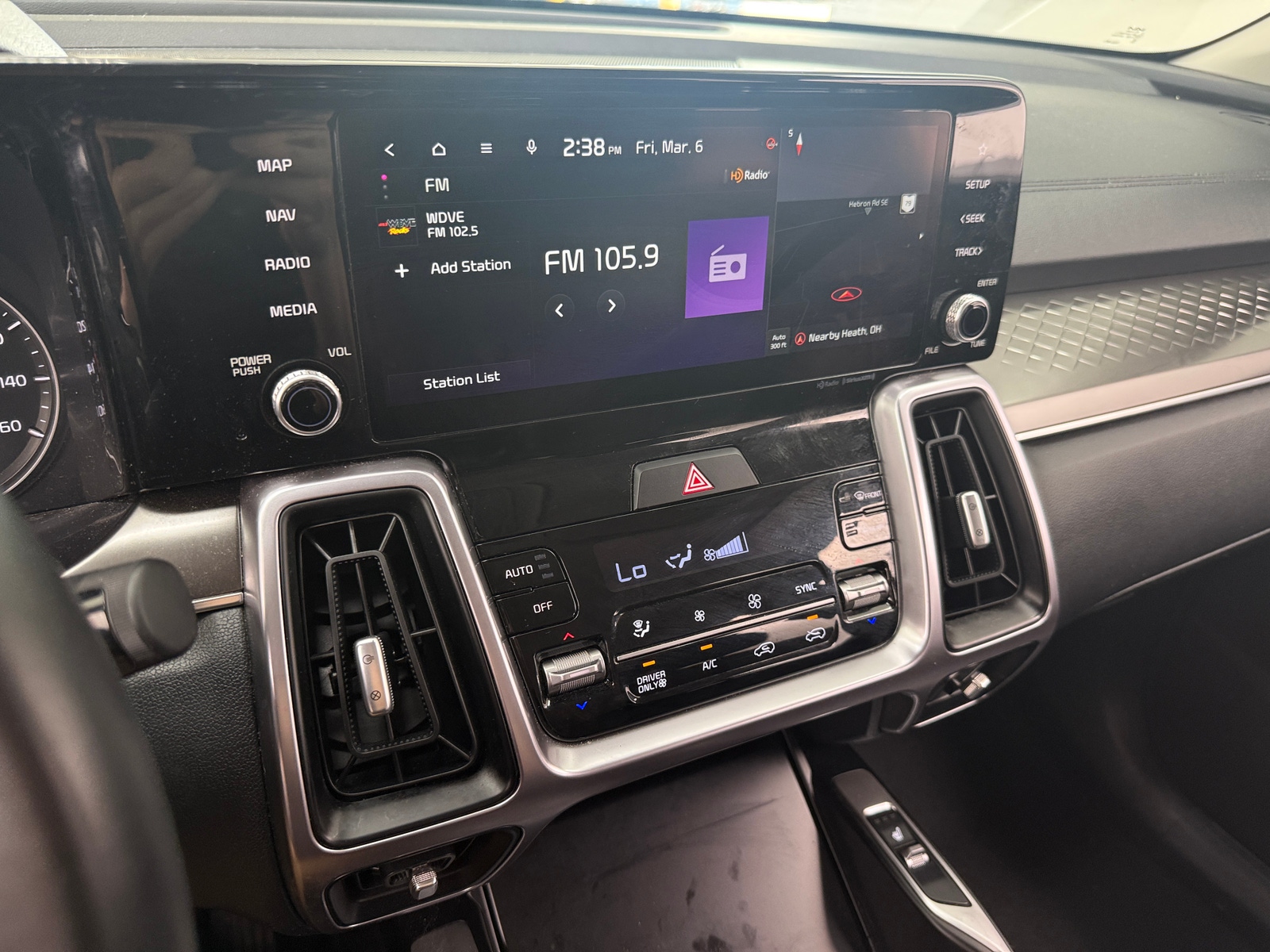 Thumbnail: 2023 Kia Sorento - 3