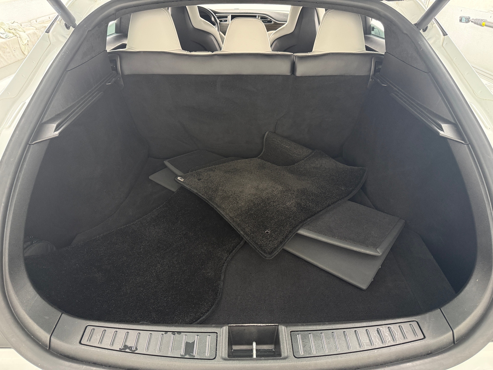 Thumbnail: 2015 Tesla Model S - 6