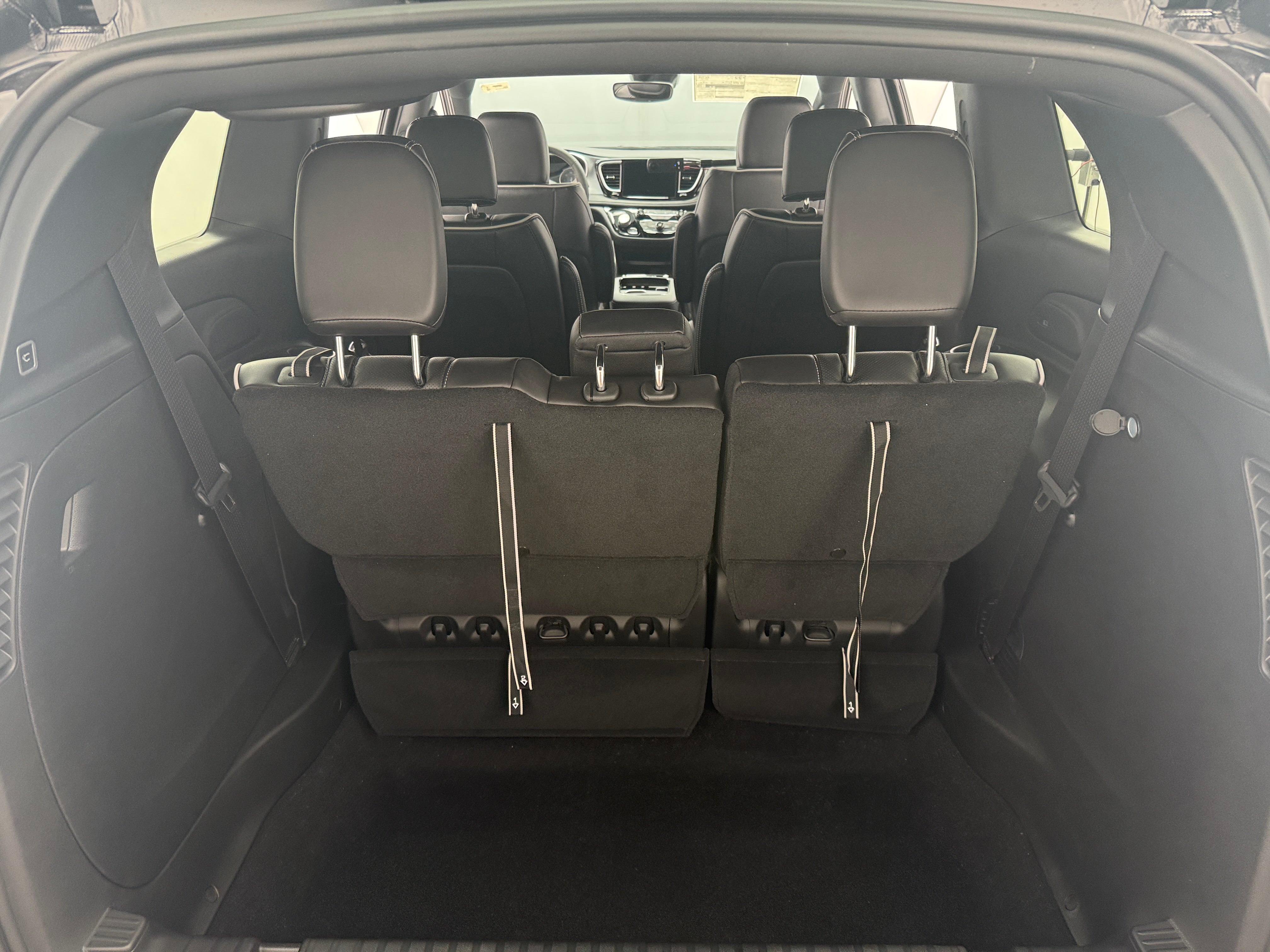 2026 Chrysler Pacifica Limited's photo