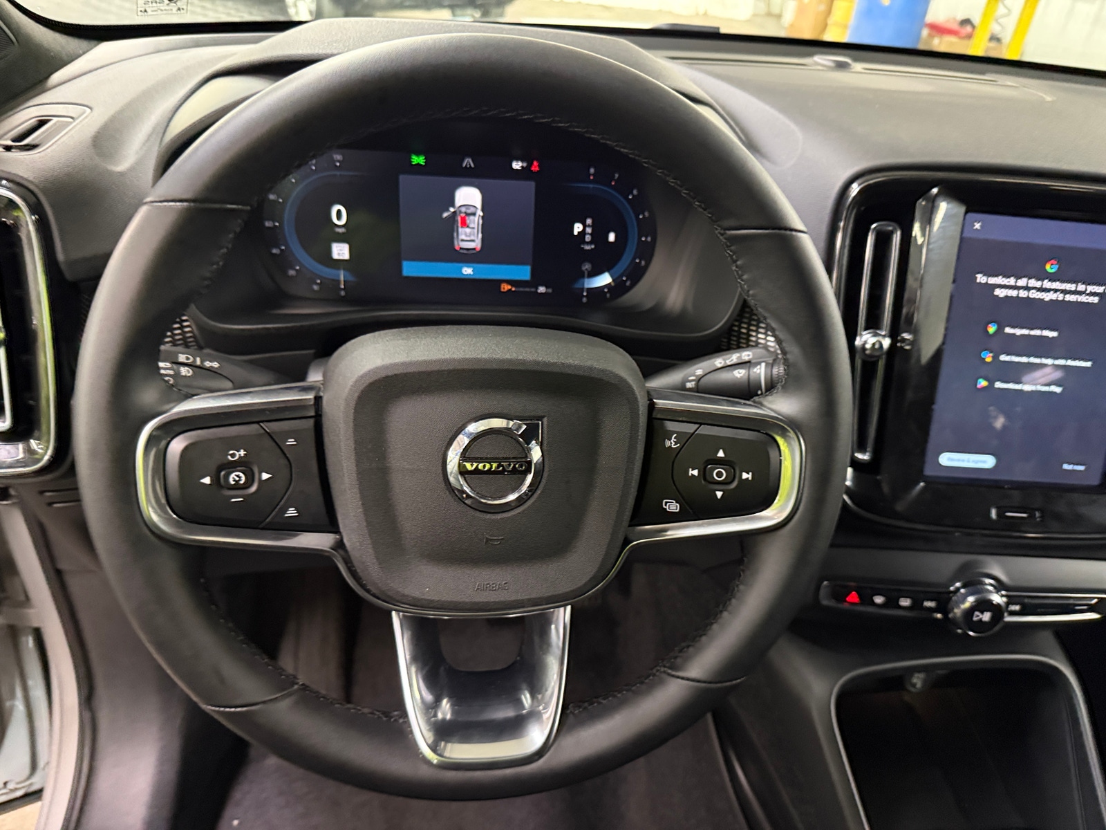 Thumbnail: 2025 Volvo XC40 - 5